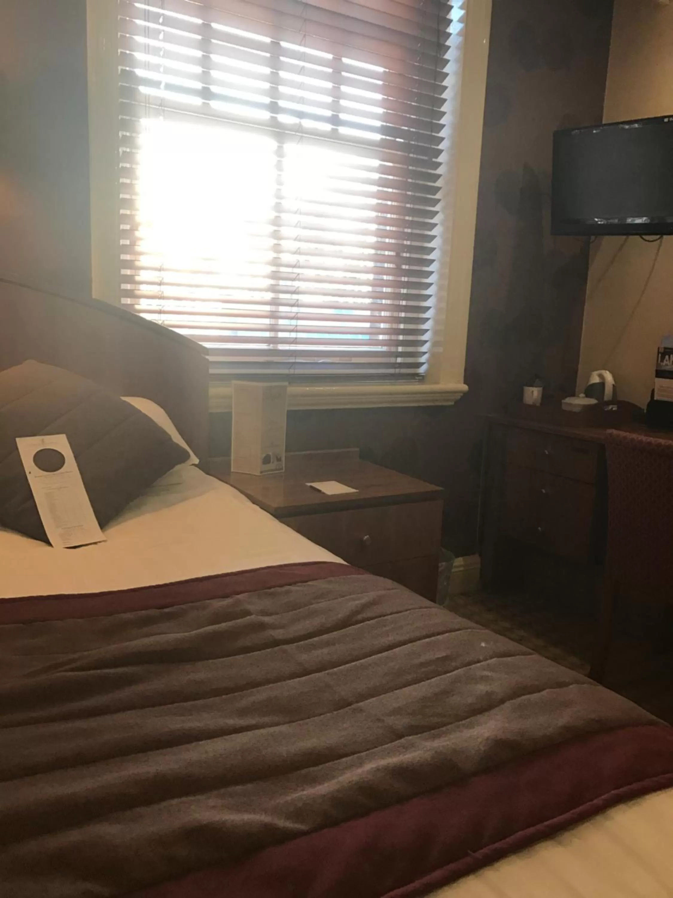 TV and multimedia, Bed in Crown & Mitre Hotel