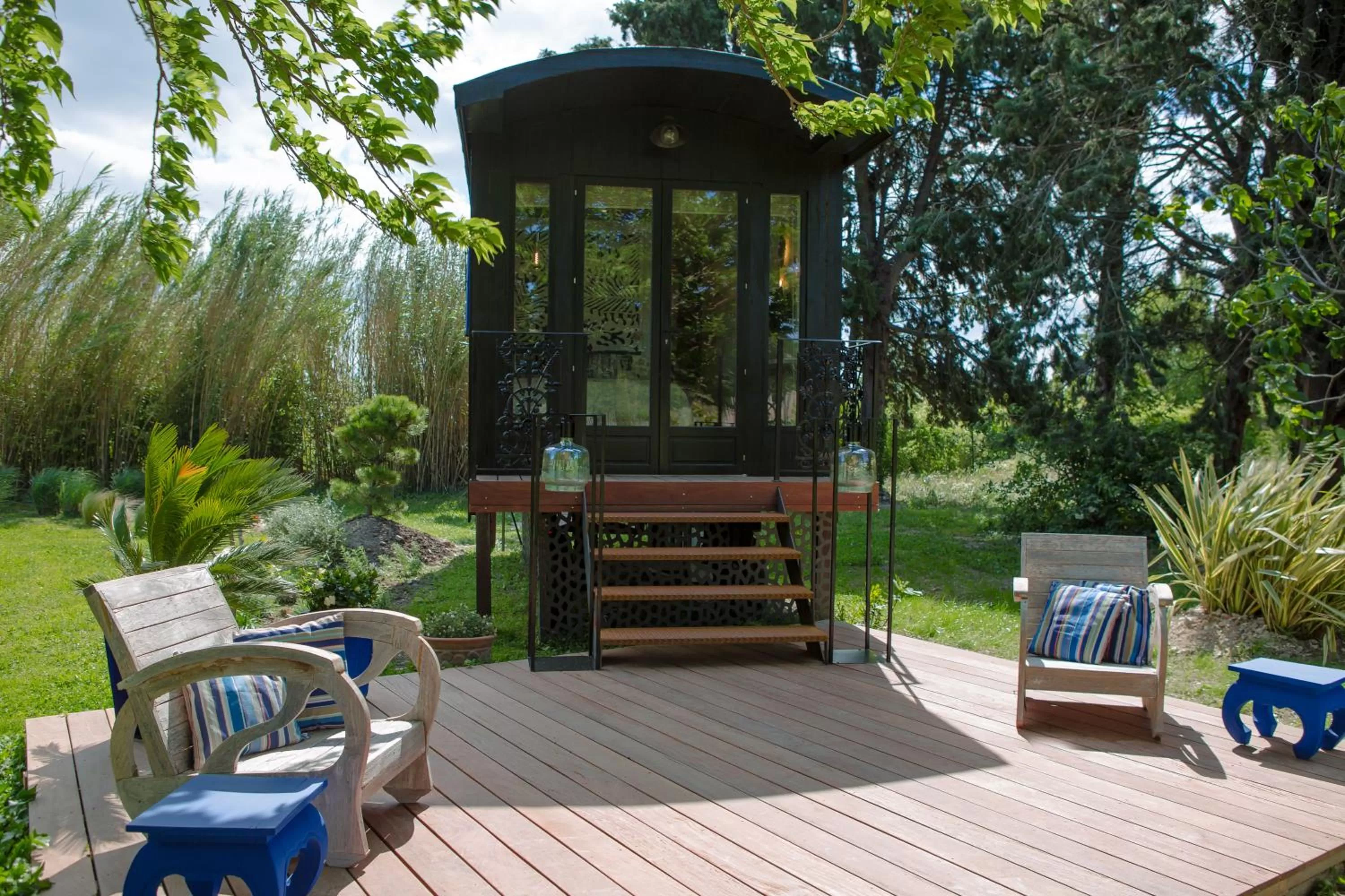 Patio in Sous les Platanes B&B