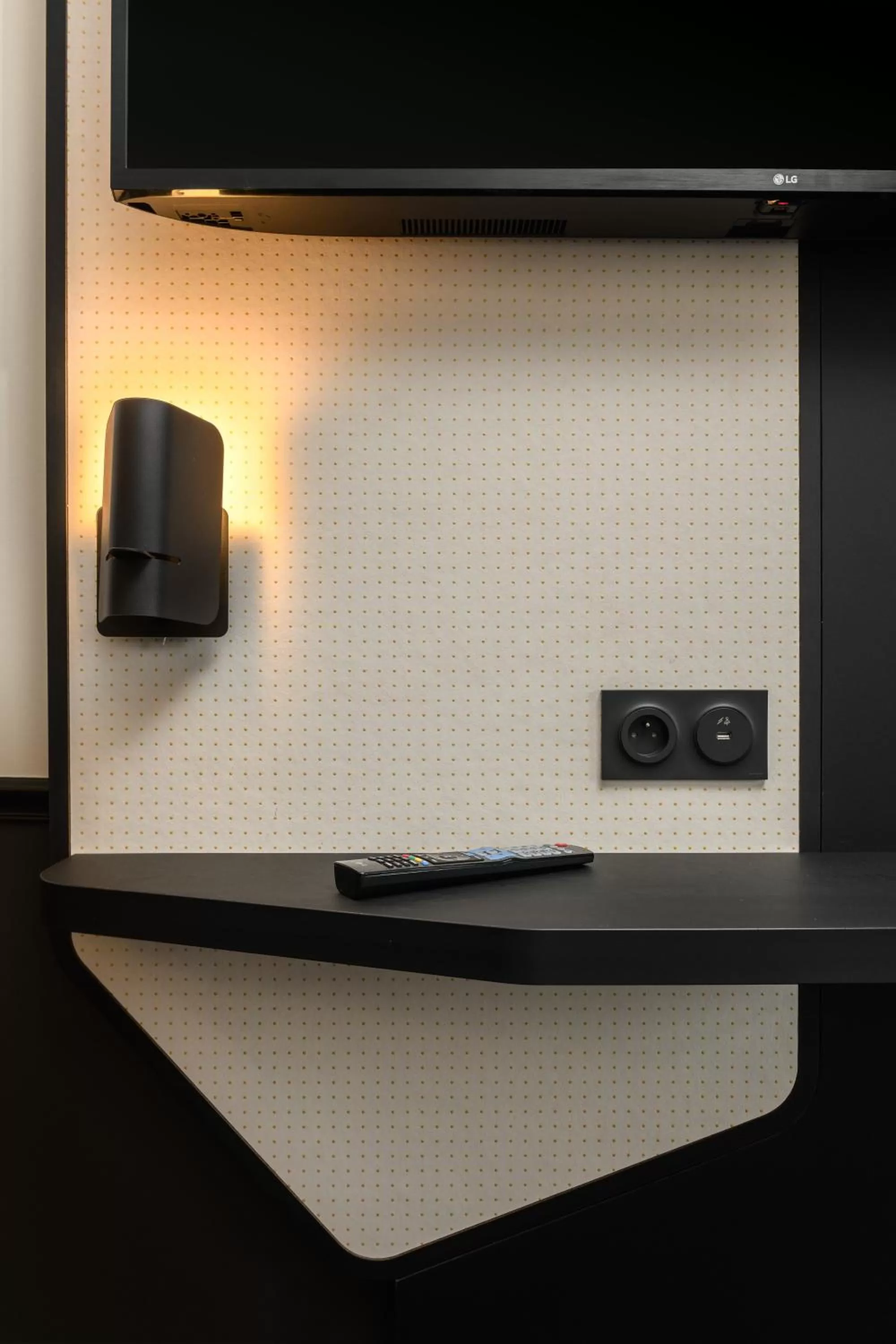 TV and multimedia in Mercure Bordeaux Centre Gare Atlantic