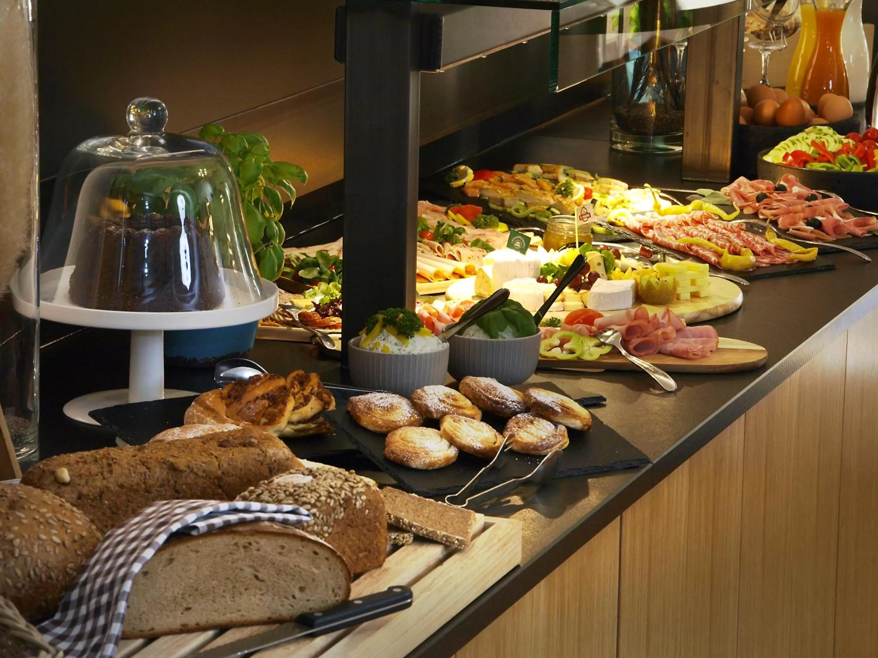 Buffet breakfast in Hotel Restaurant Zum Goldenen Anker mit Hallenbad & Wellnessbereich