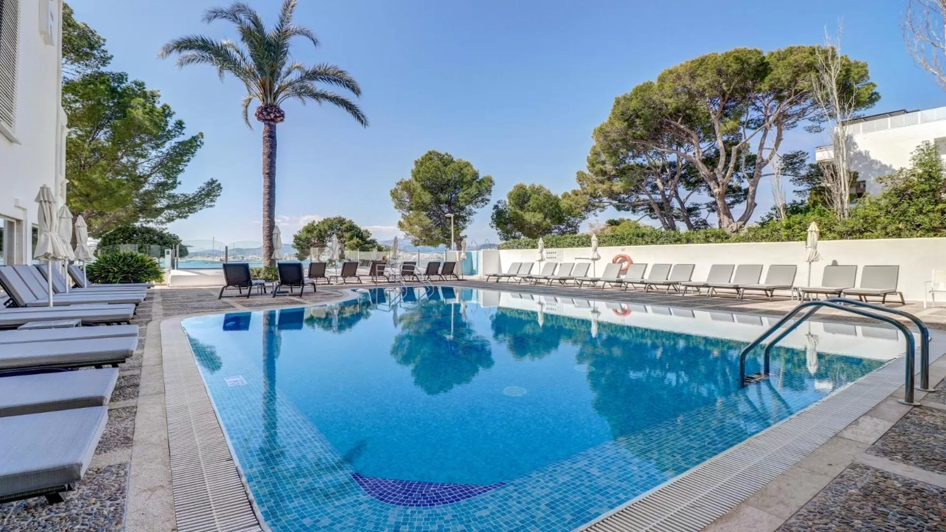 Swimming pool in Hotel Illa d'Or & Club Apts 4* Sup