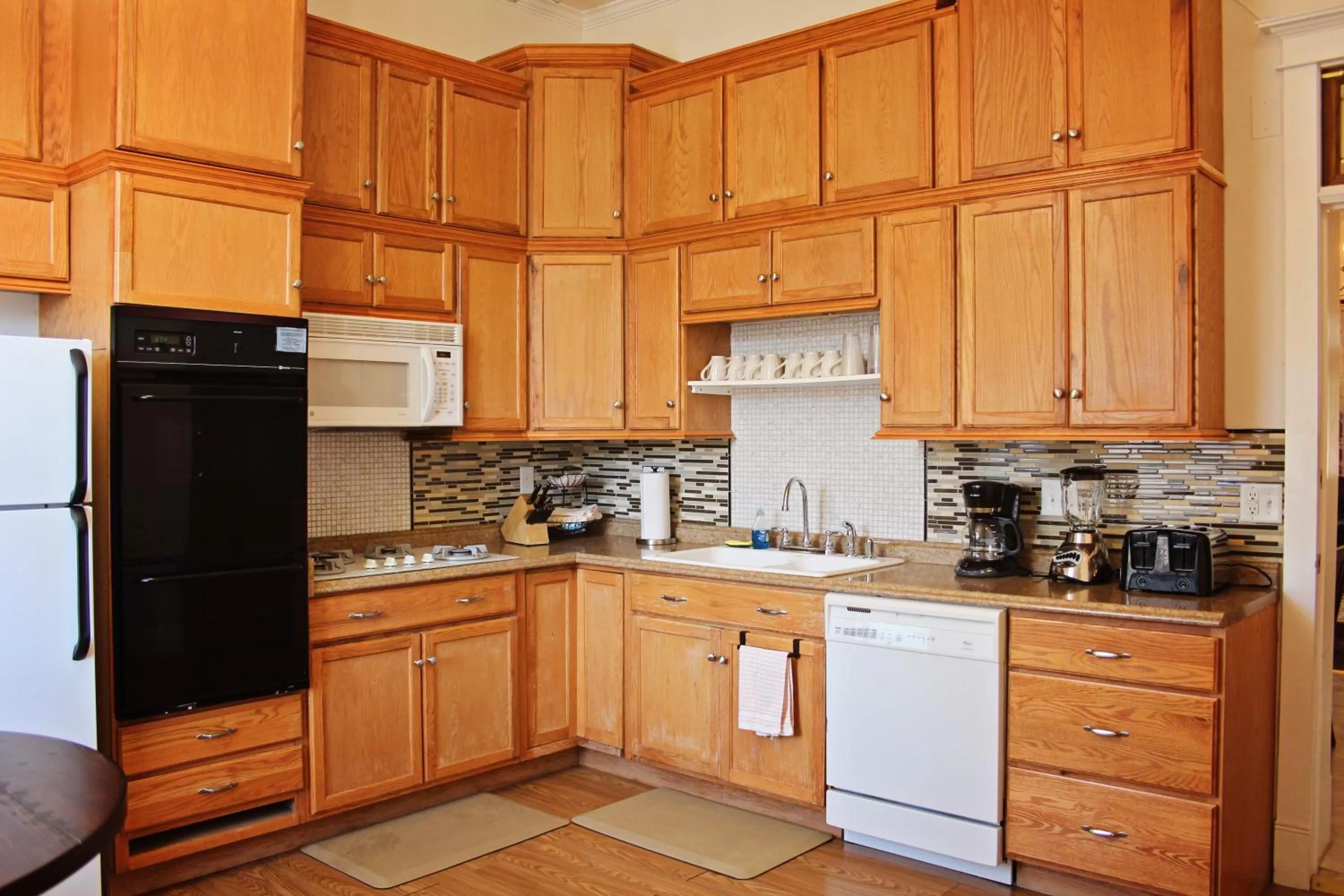 Kitchen or kitchenette in Bowen Motel