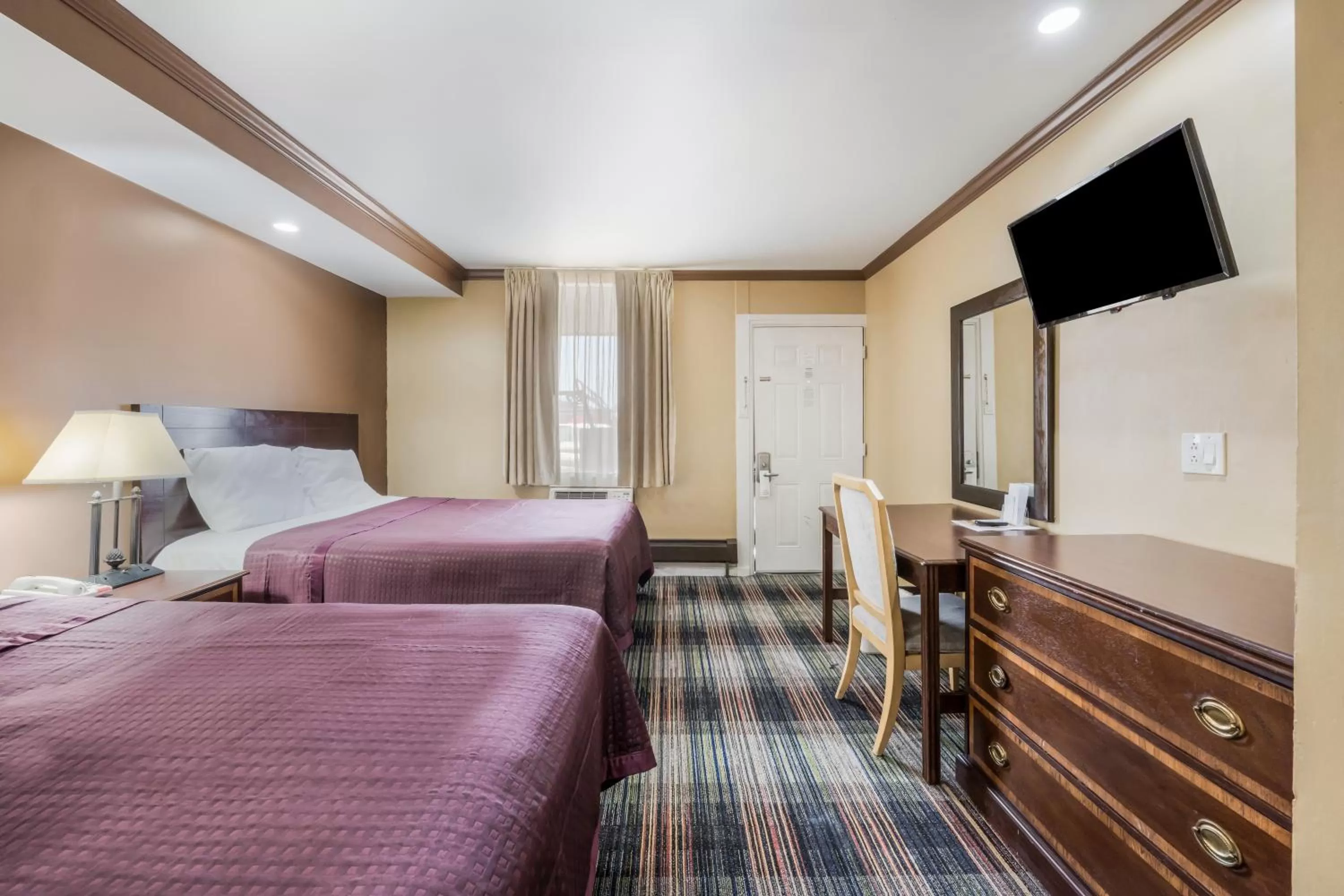 Photo of the whole room, Bed in Knights Inn Trevose