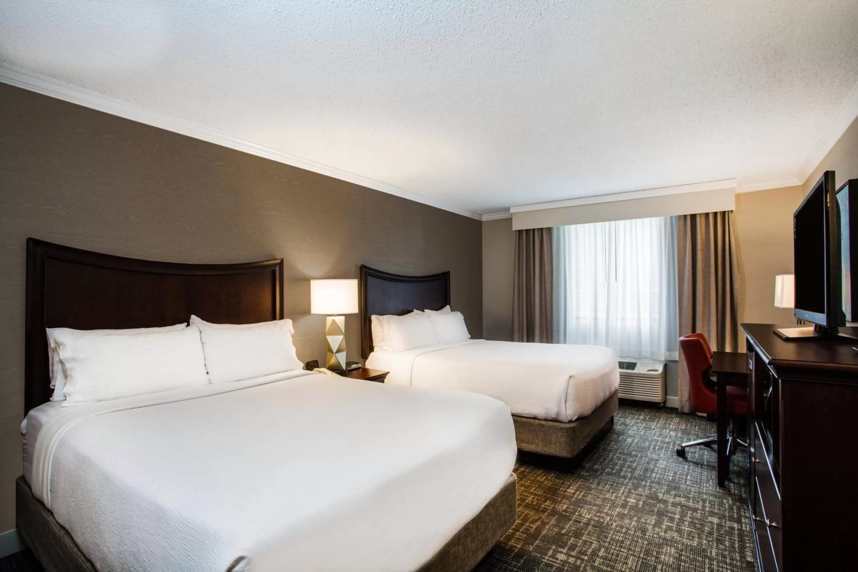 Photo of the whole room, Bed in Holiday Inn Resort Lake George by IHG