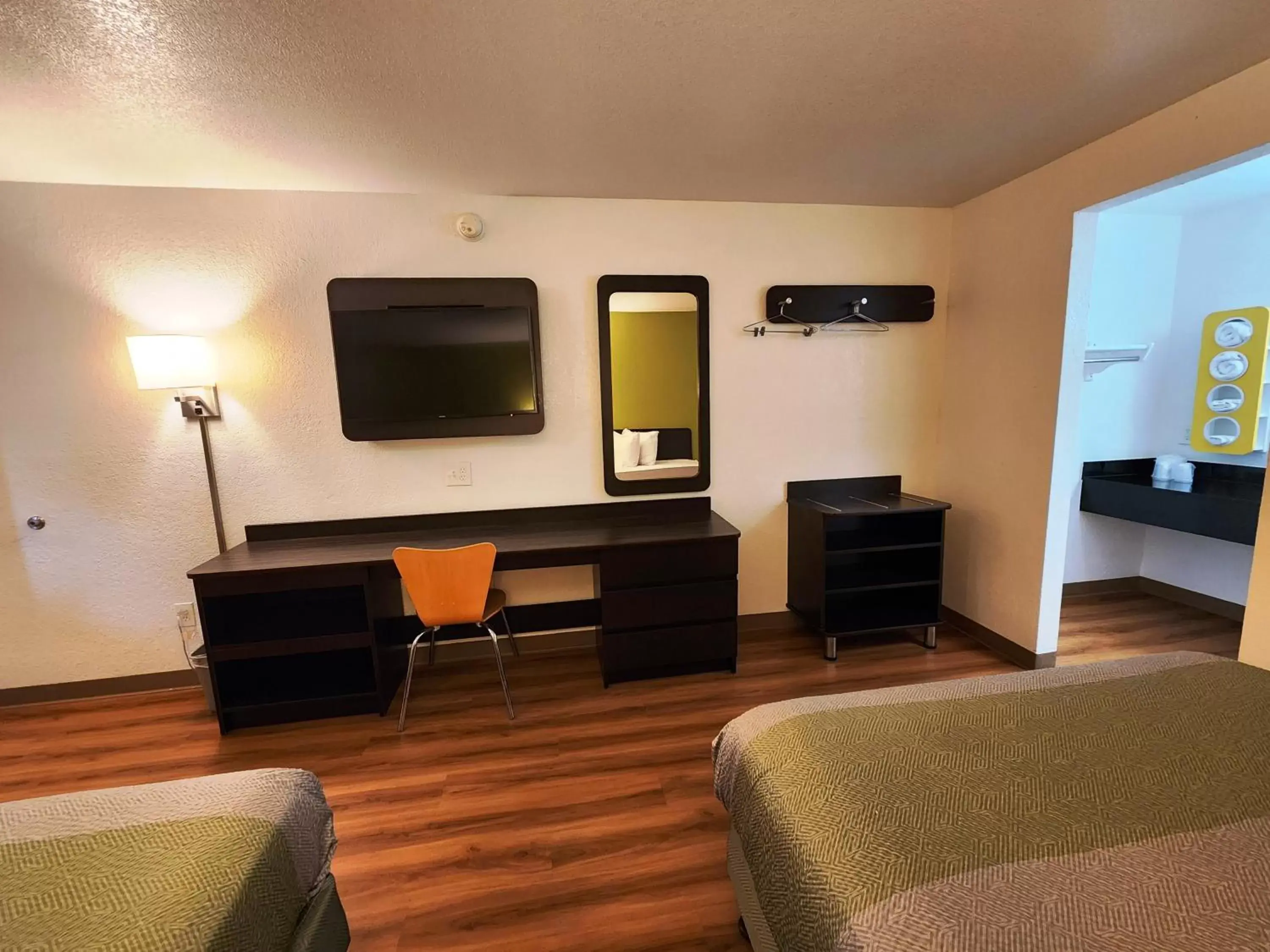 Queen Suite in Motel 6-Baytown, TX - Baytown East Queen Suite in Motel 6-Baytown, TX - Baytown East