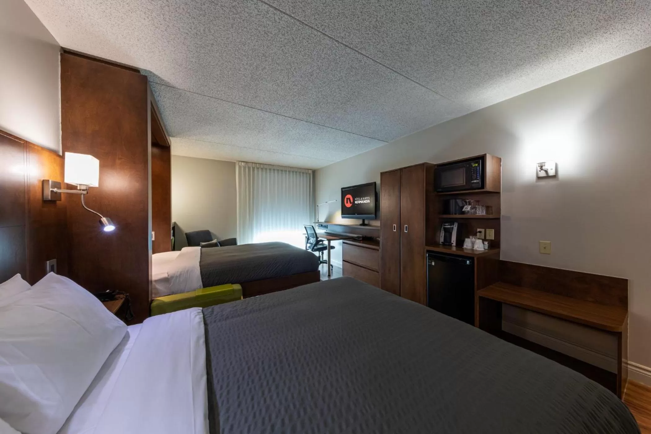 Bed in Hôtel & Suites Normandin Québec