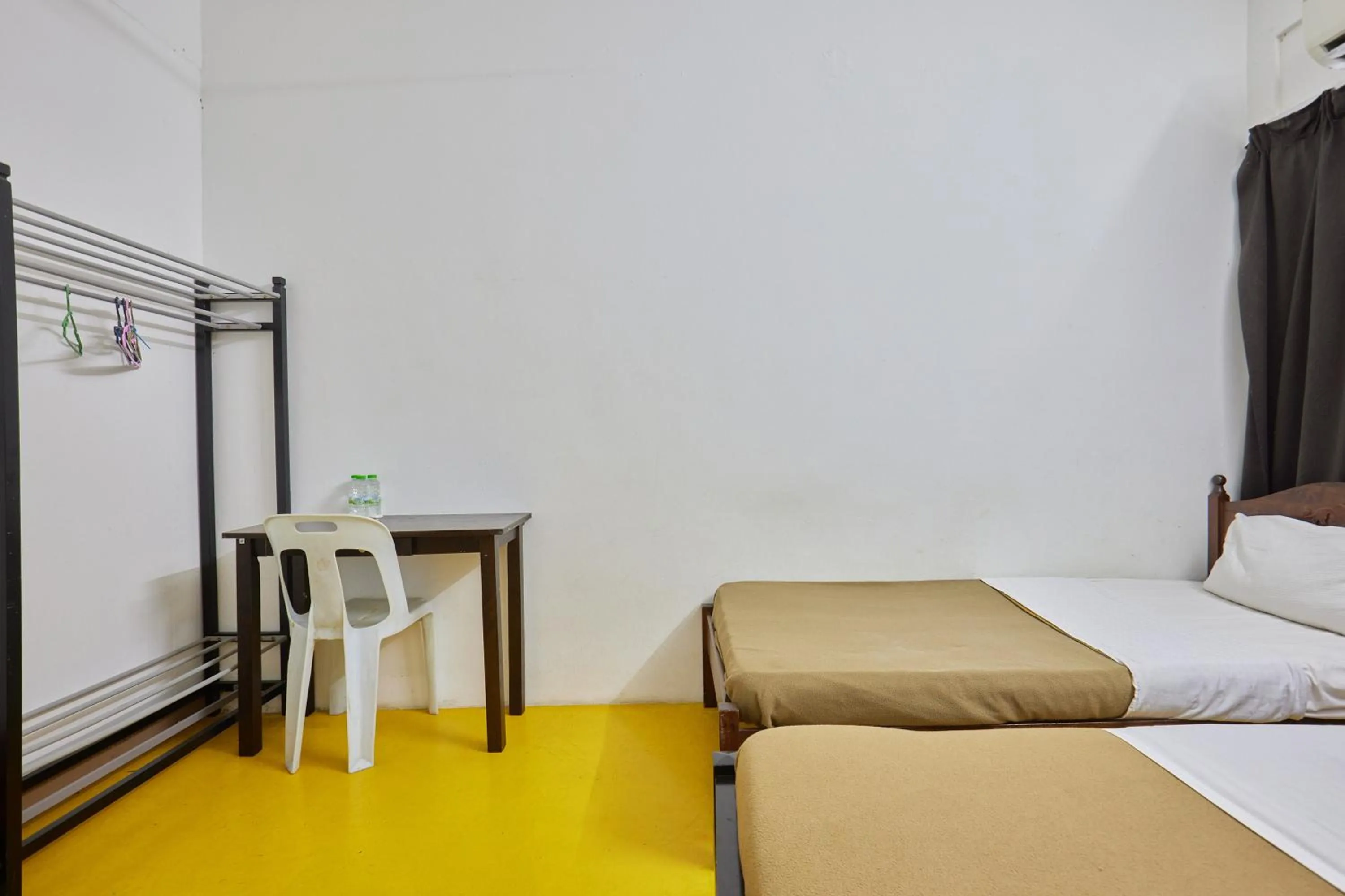 wardrobe, Bed in Uncle Guesthouse Kuala Terengganu