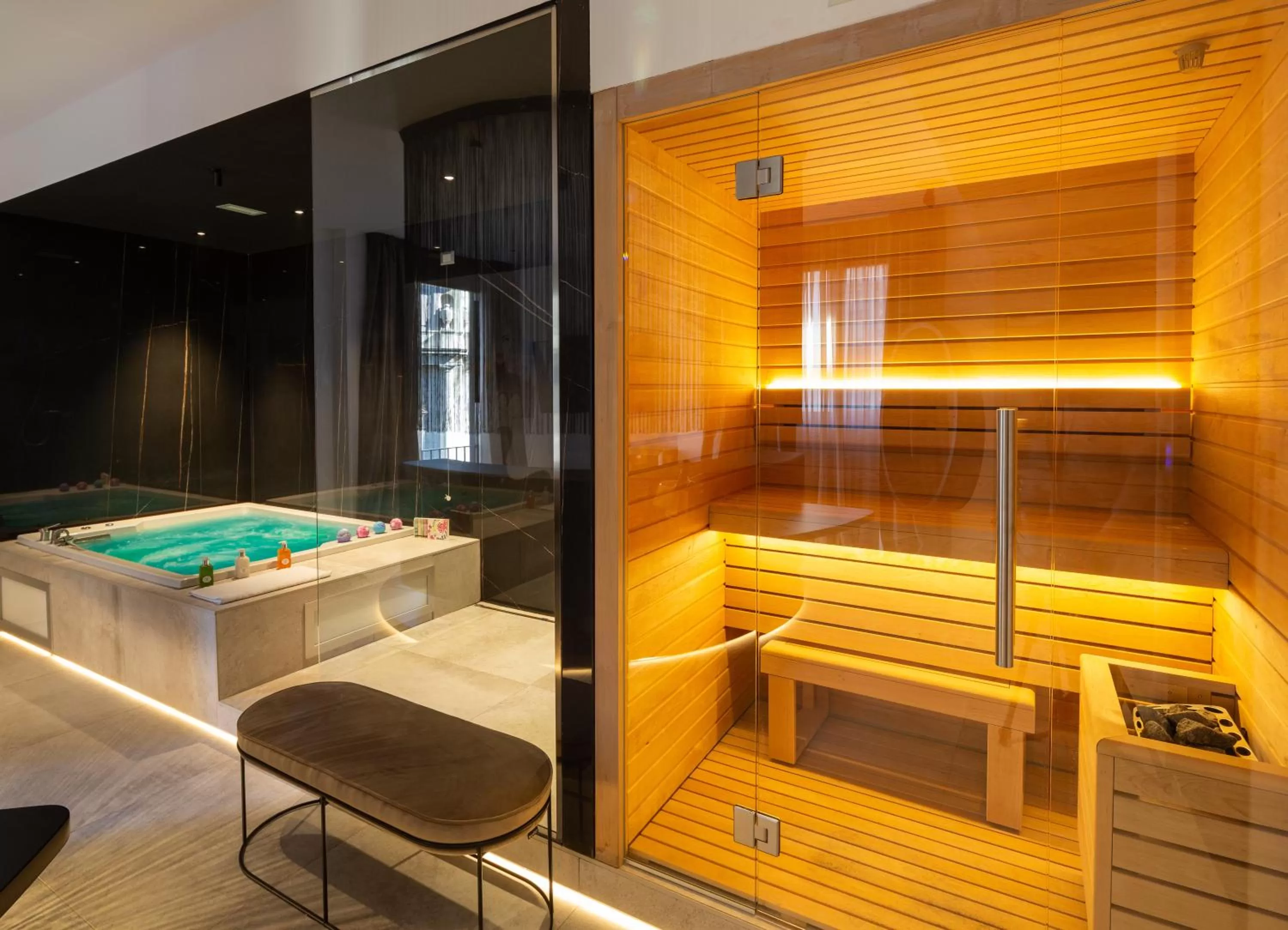 Hot Tub in The Corner Duomo Hotel