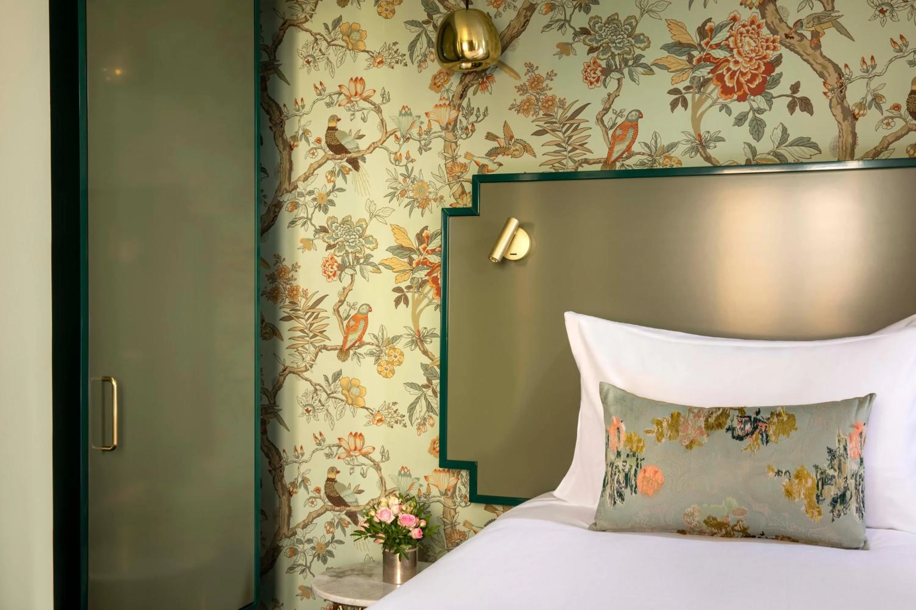 Bed in Hotel des Deux-Iles - Notre-Dame