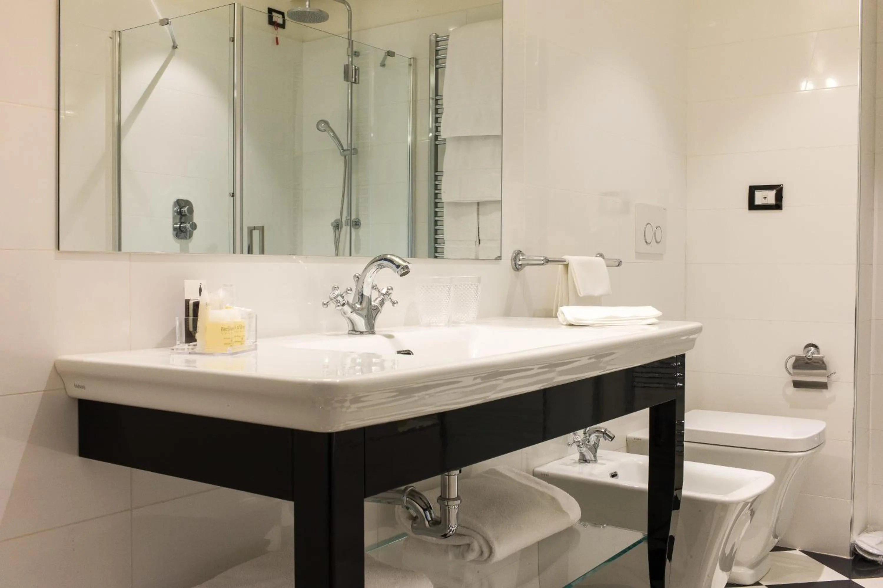 Bathroom in Turin Palace Hotel