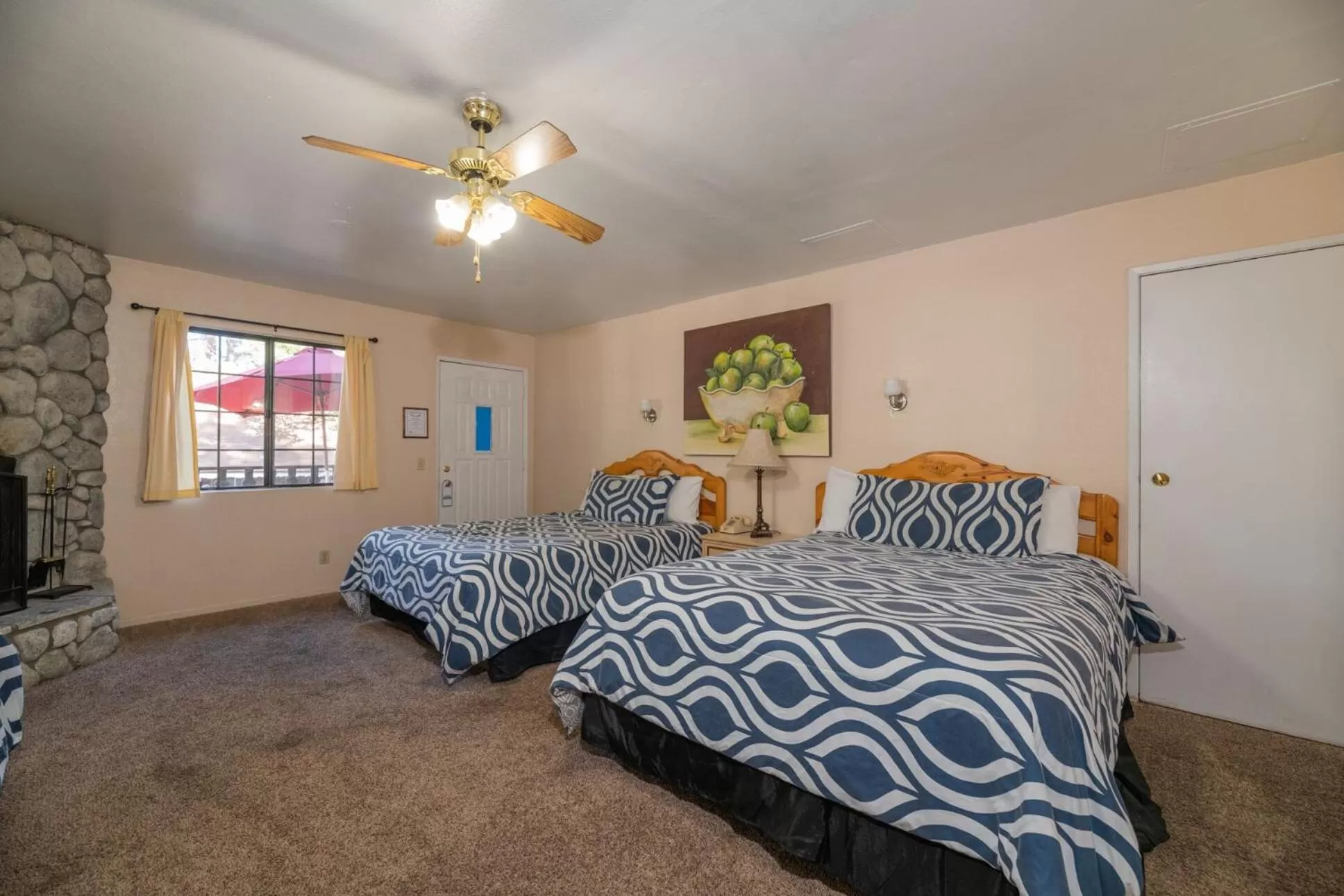 Photo of the whole room, Bed in Black Forest Lodge