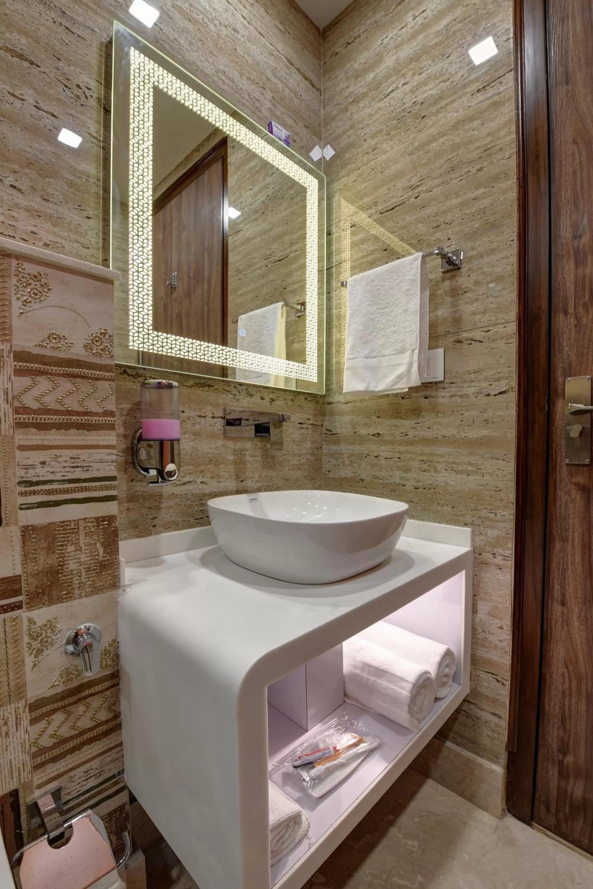 Bathroom in GOLDEN TREE