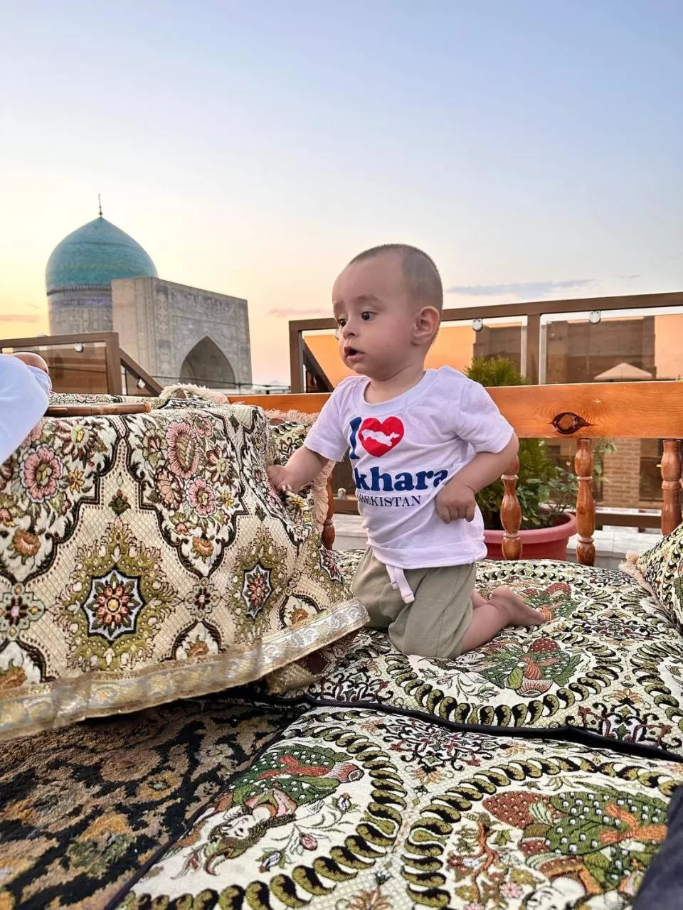 Property building, Children in TERRACE by GoLDeN MiNaReT