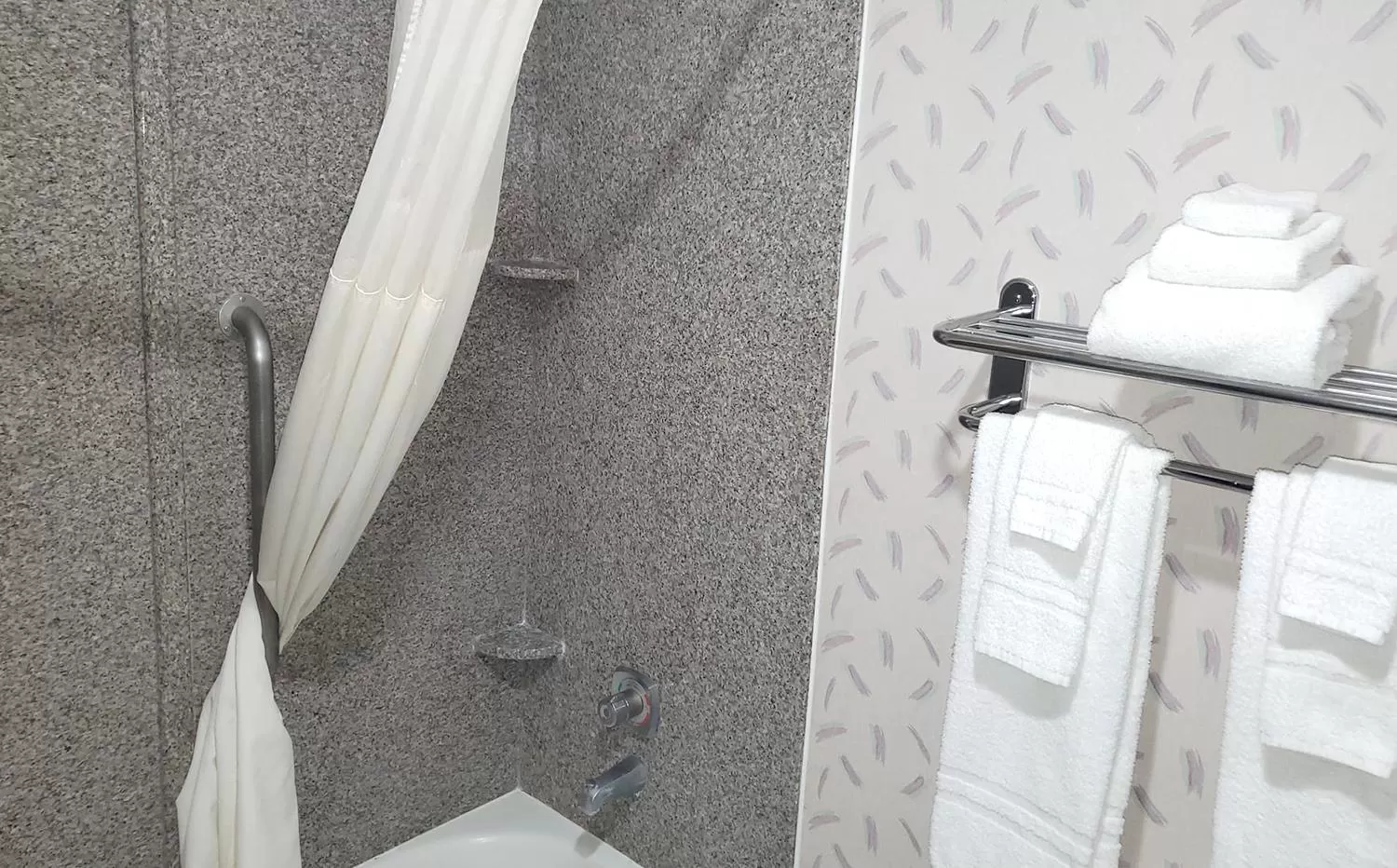 Bathroom in Coratel Inn & Suites by Jasper New Braunfels IH-35 EXT 189