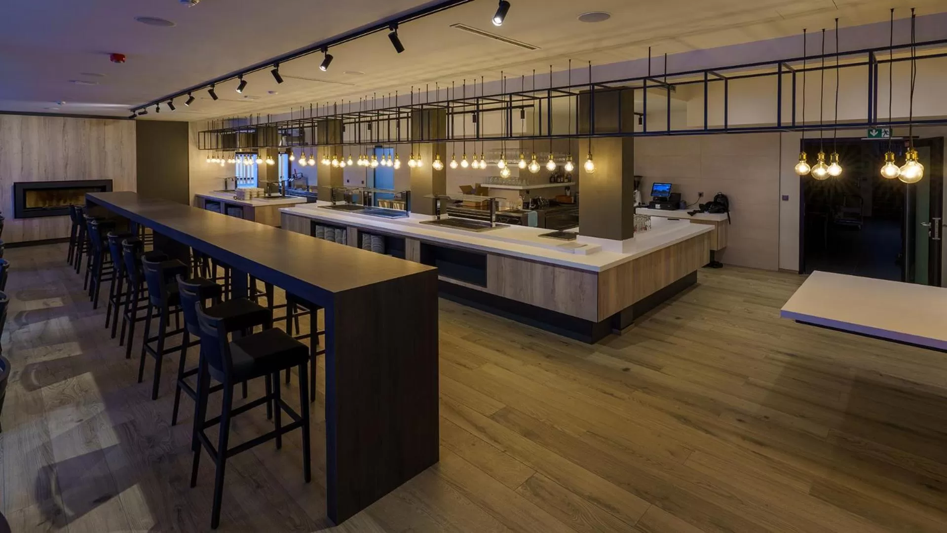 Restaurant/places to eat in Hotel Hills