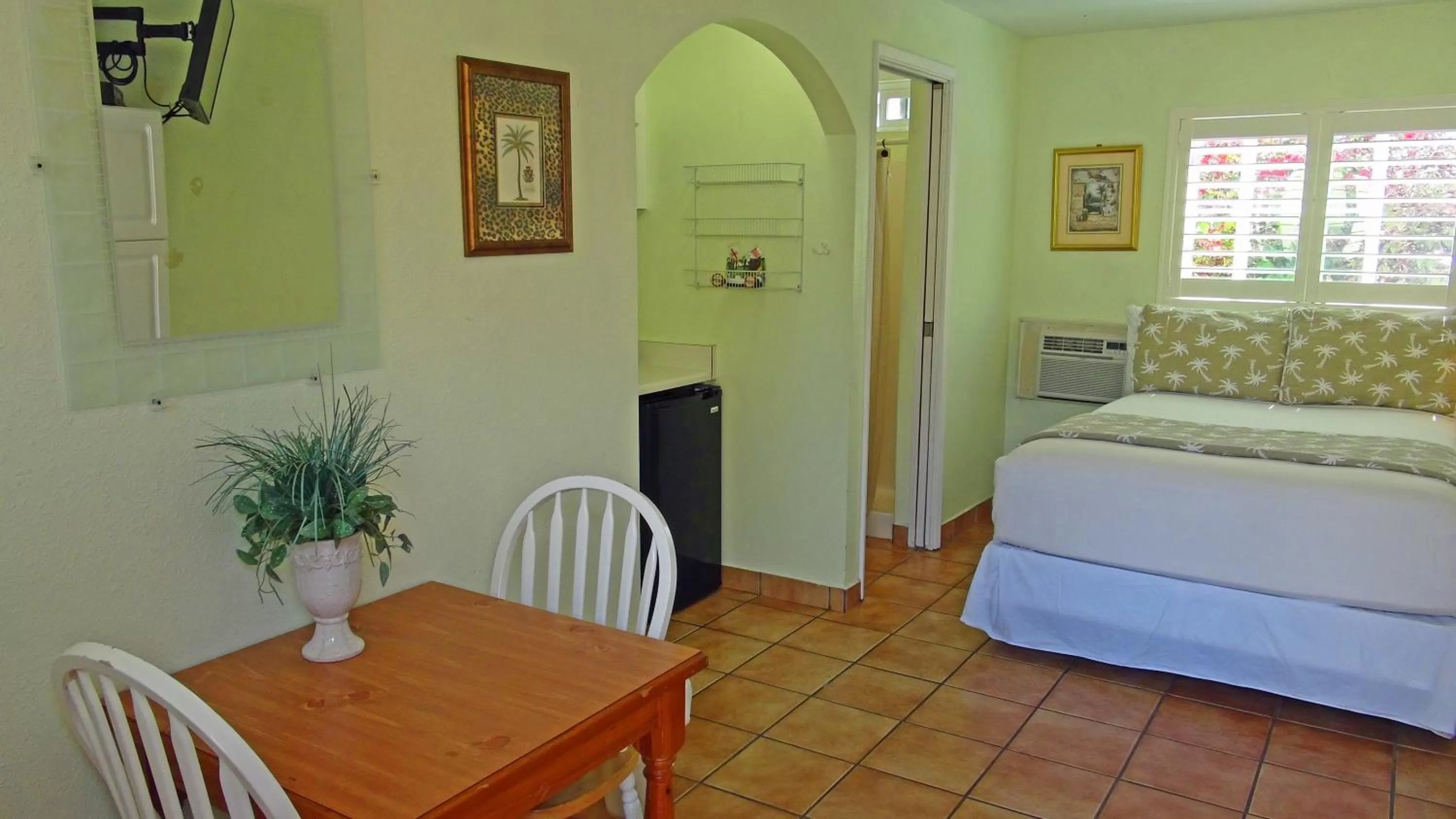 Bedroom, Bed in Leucadia Beach Inn