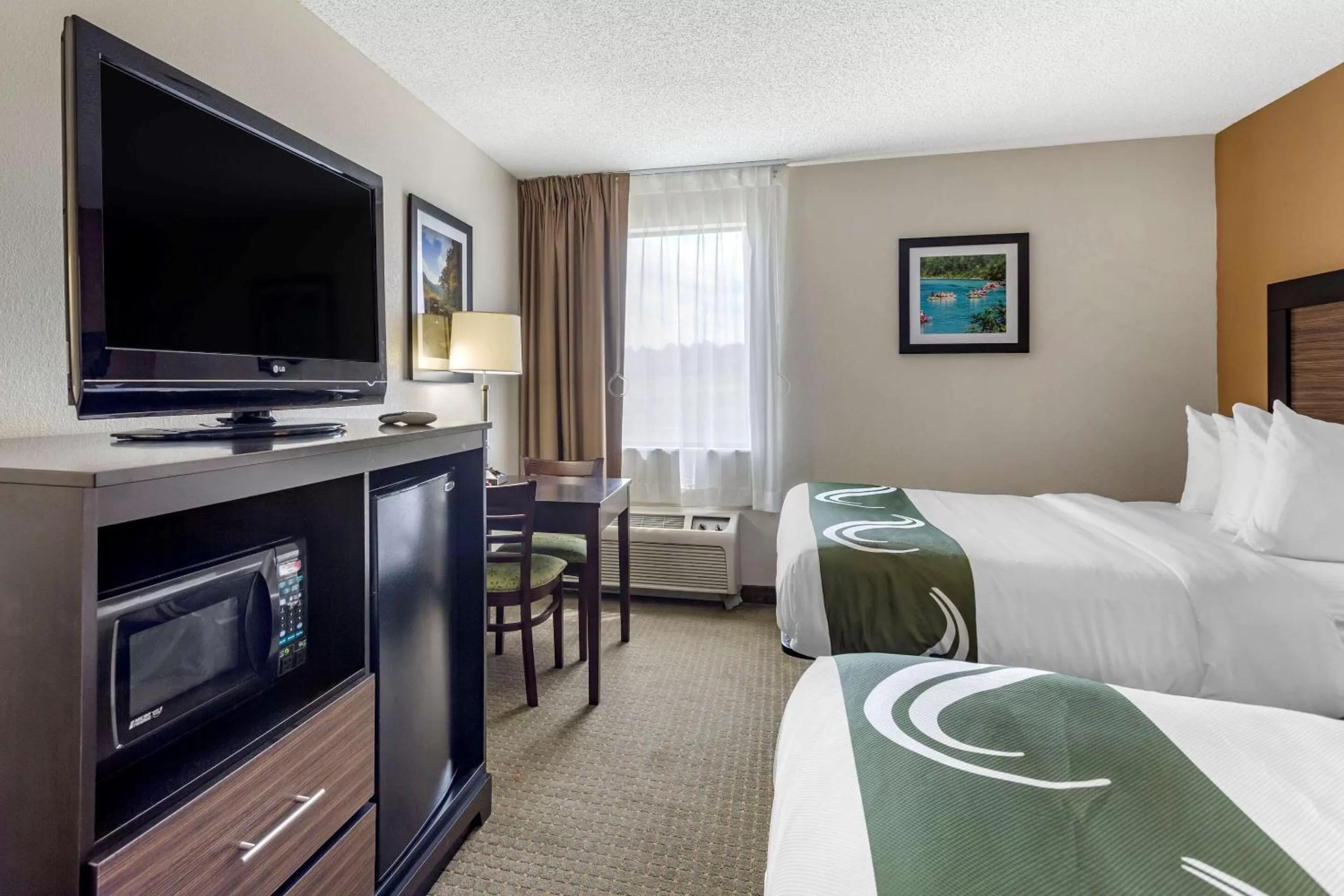 Photo of the whole room, Bed in Quality Inn