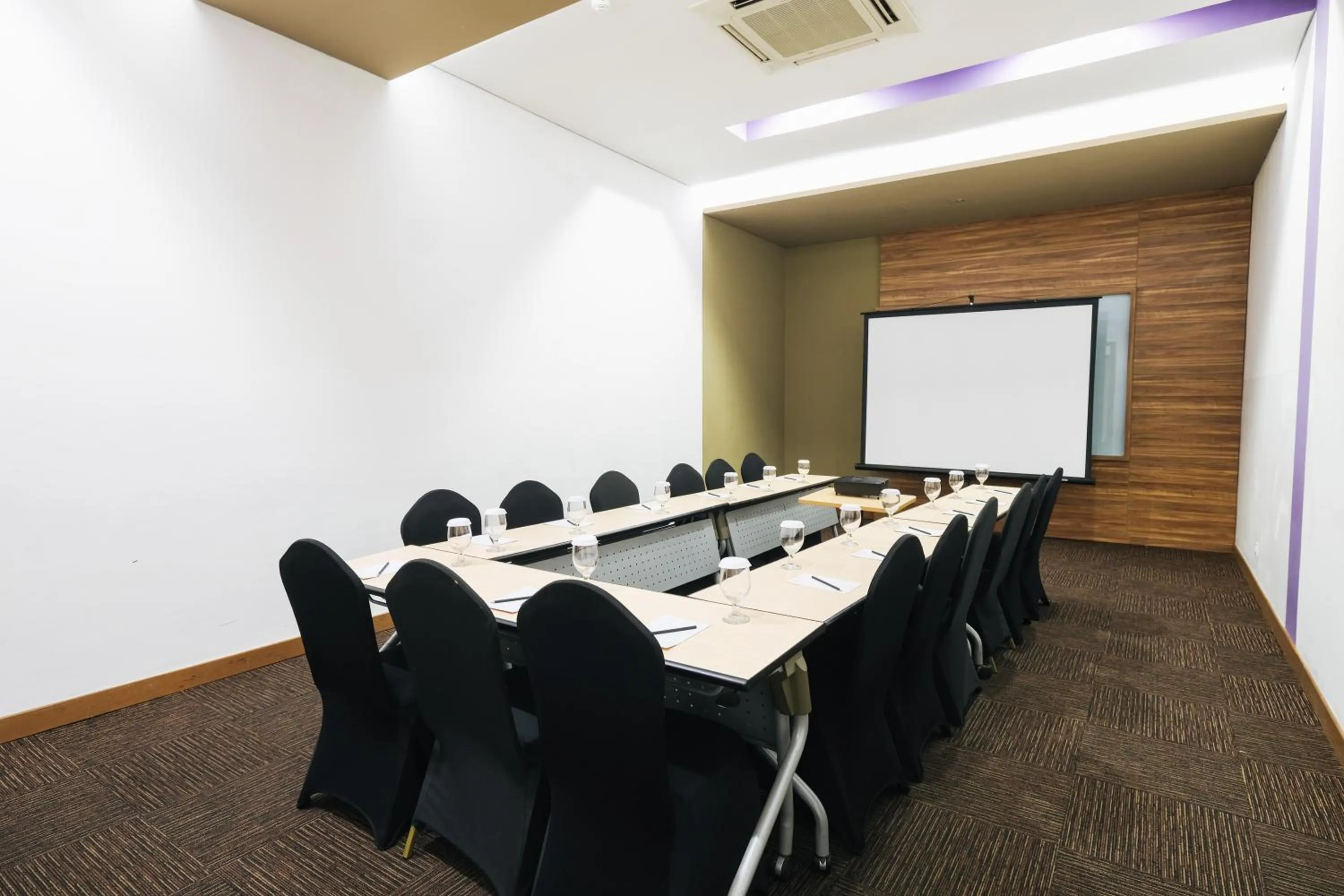 Meeting/conference room in Luminor Hotel Metro Indah Bandung - Free Breakfast - Free Exclusive Gym - Free Aesthetic Afternoon Tea or Coffee