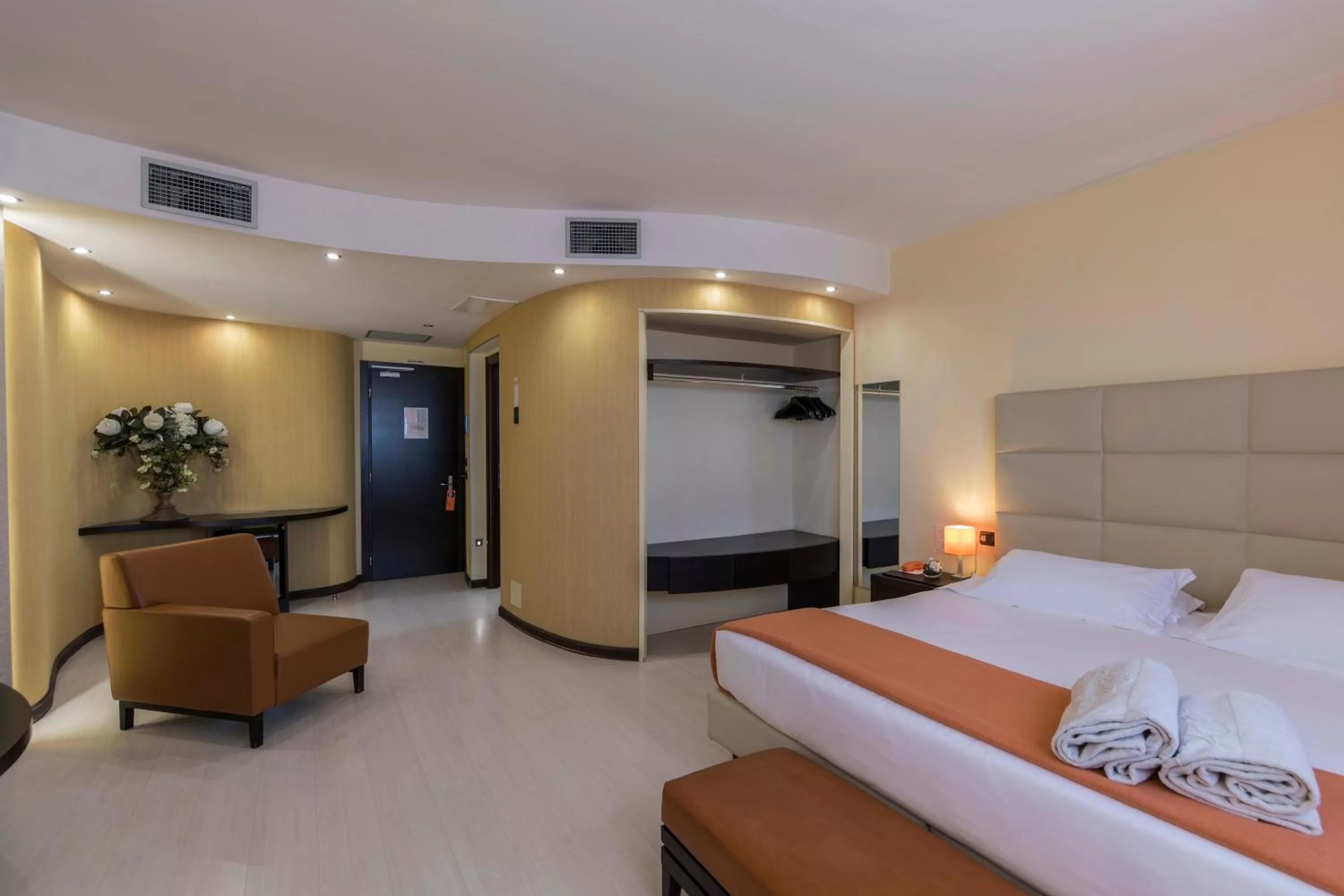 Photo of the whole room, Bed in Hotel Donatello Imola