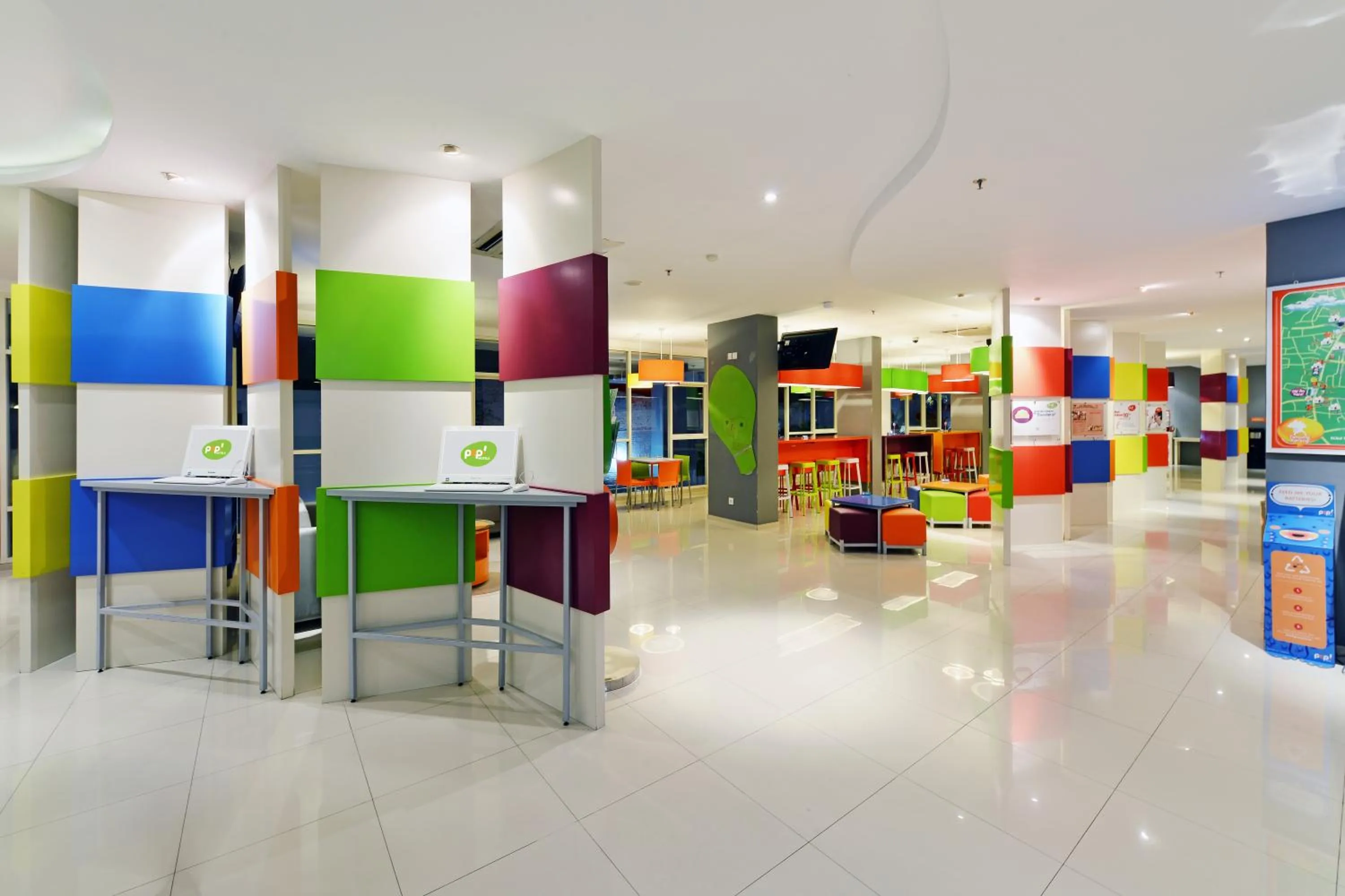 Lobby or reception in POP! Hotel Tanjung Karang