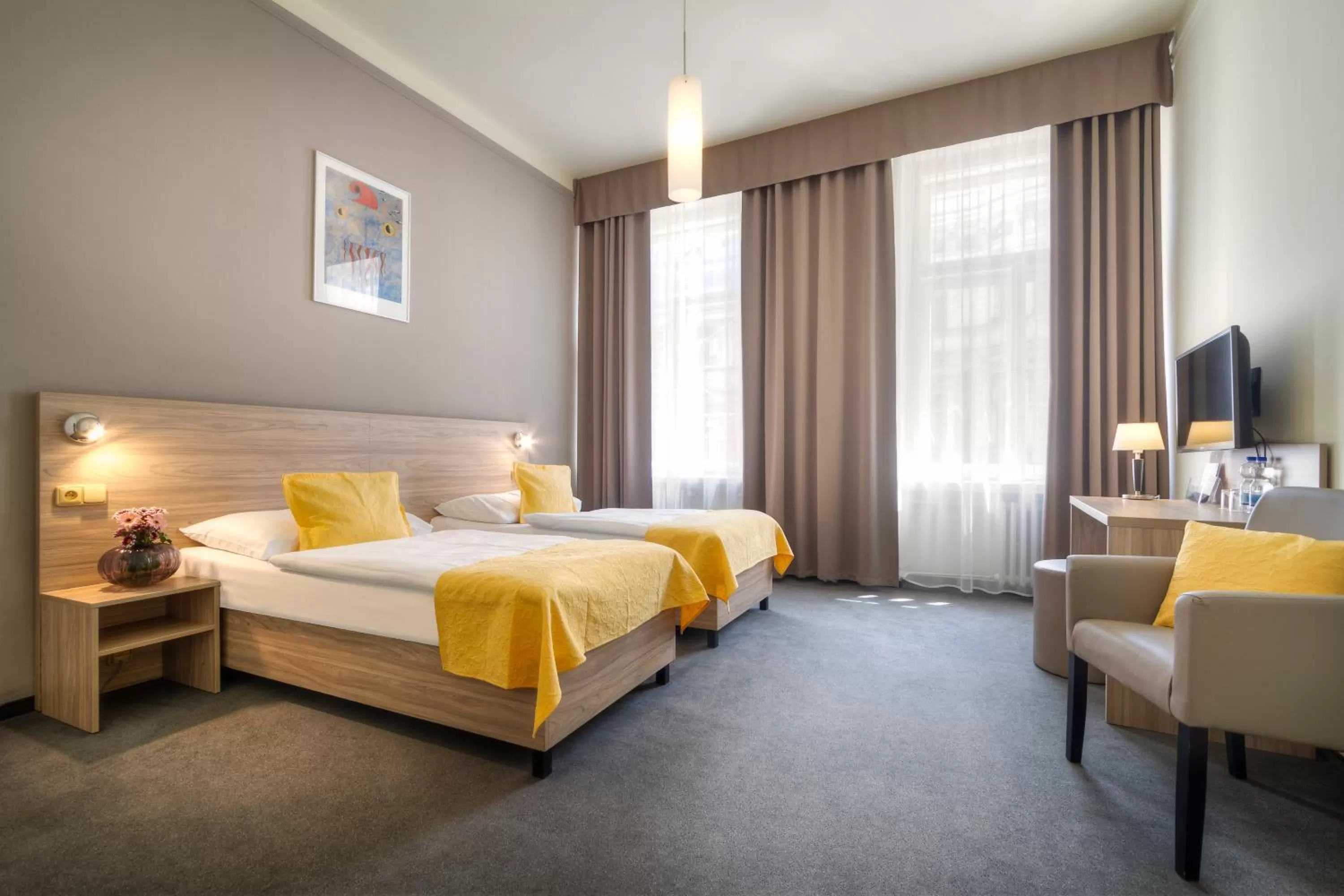 Photo of the whole room, Bed in Atlantic Hotel