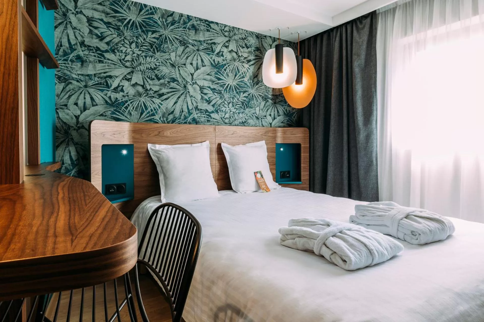 Garden view, Bed in Oceania Paris Porte De Versailles