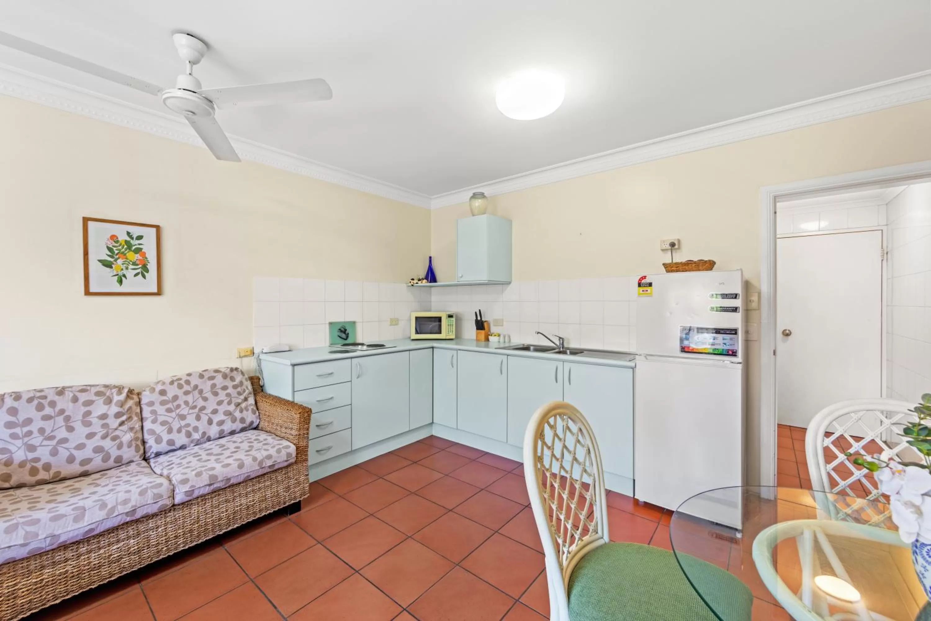 Kitchen or kitchenette in Koala Court Holiday Apartments