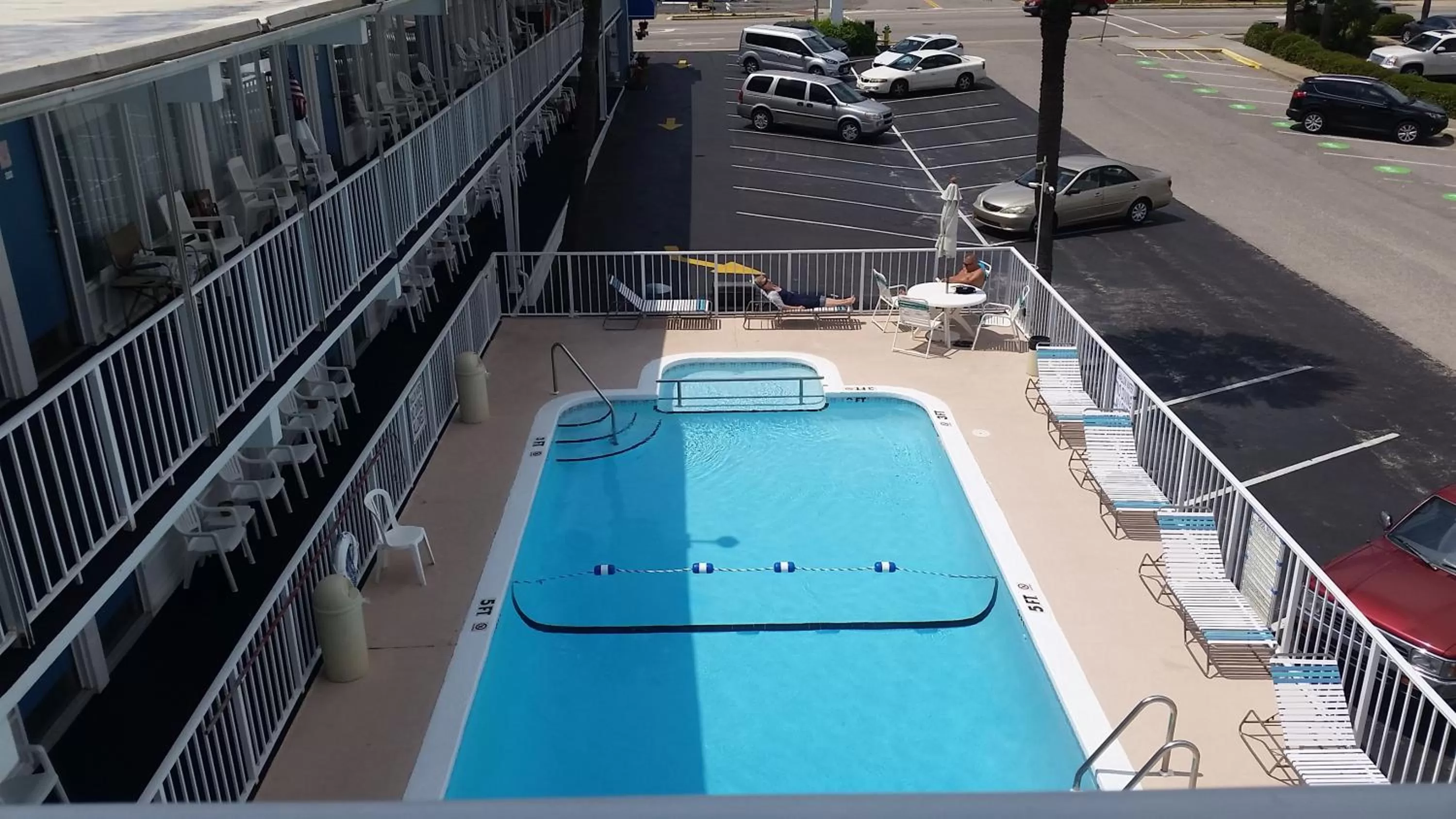Swimming pool in Vancouver Motel
