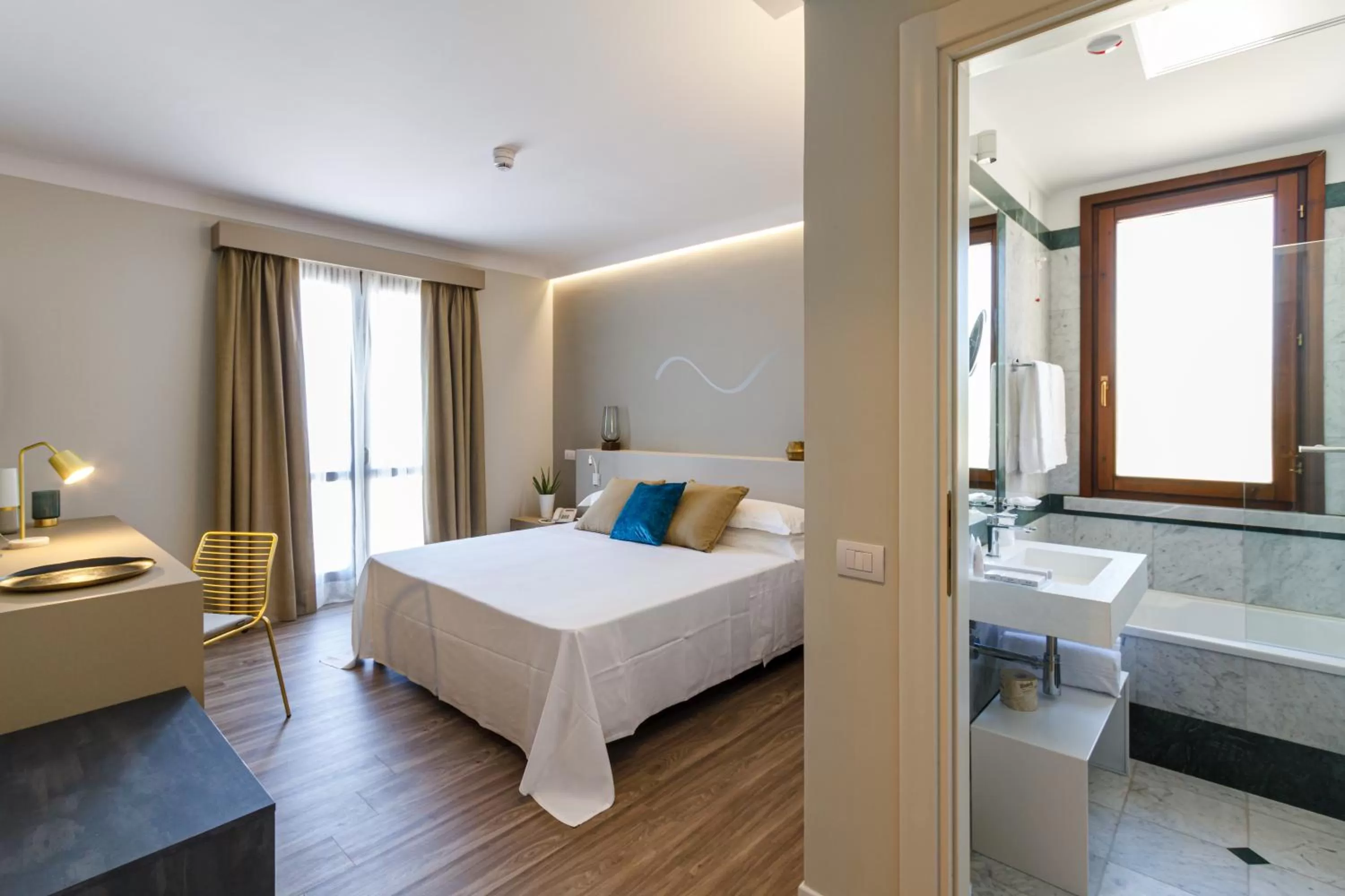 Bathroom, Bed in Seawater Hotel Bio & Beauty Spa