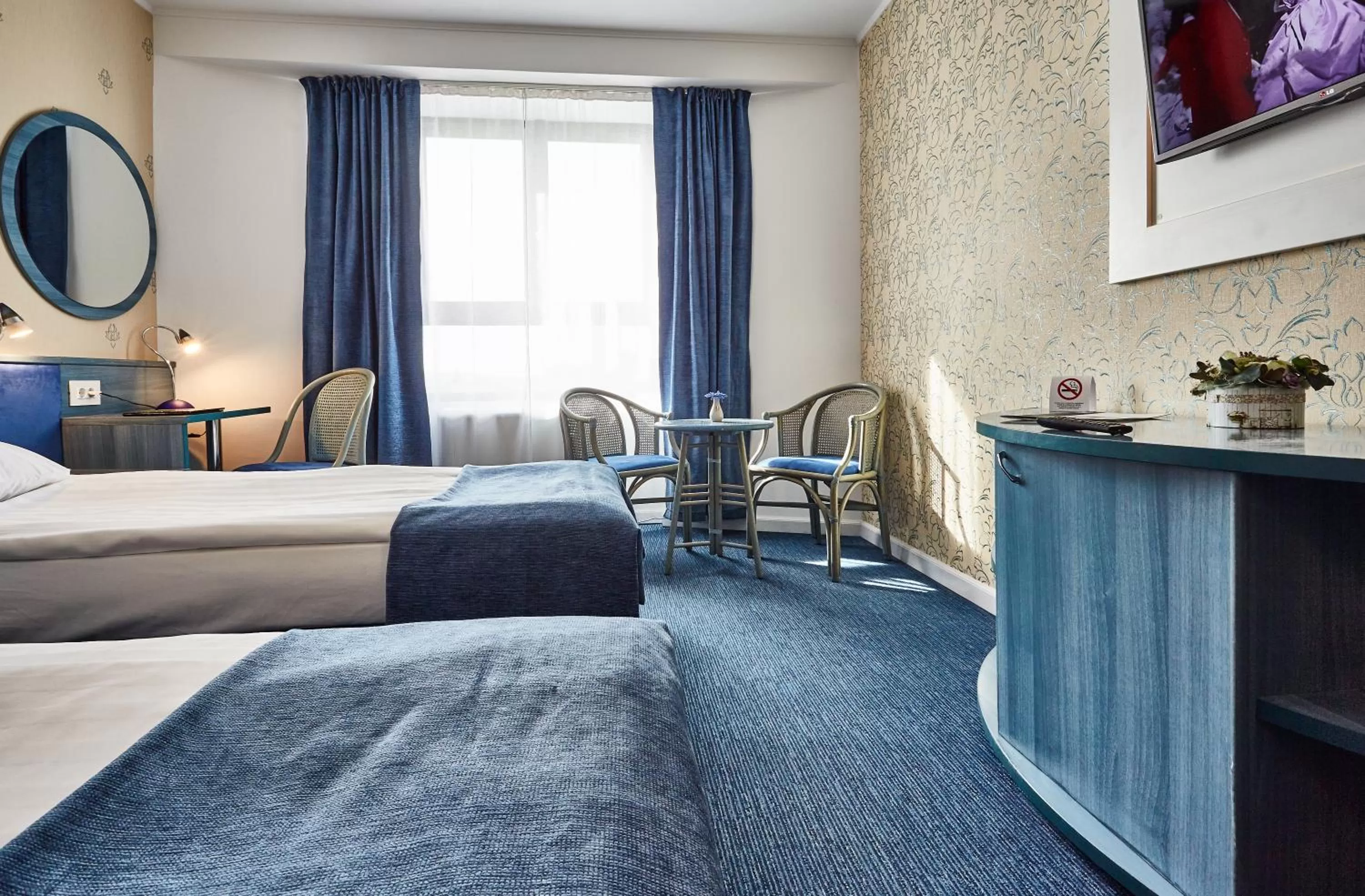 Photo of the whole room, Bed in Continental Forum Tirgu Mures