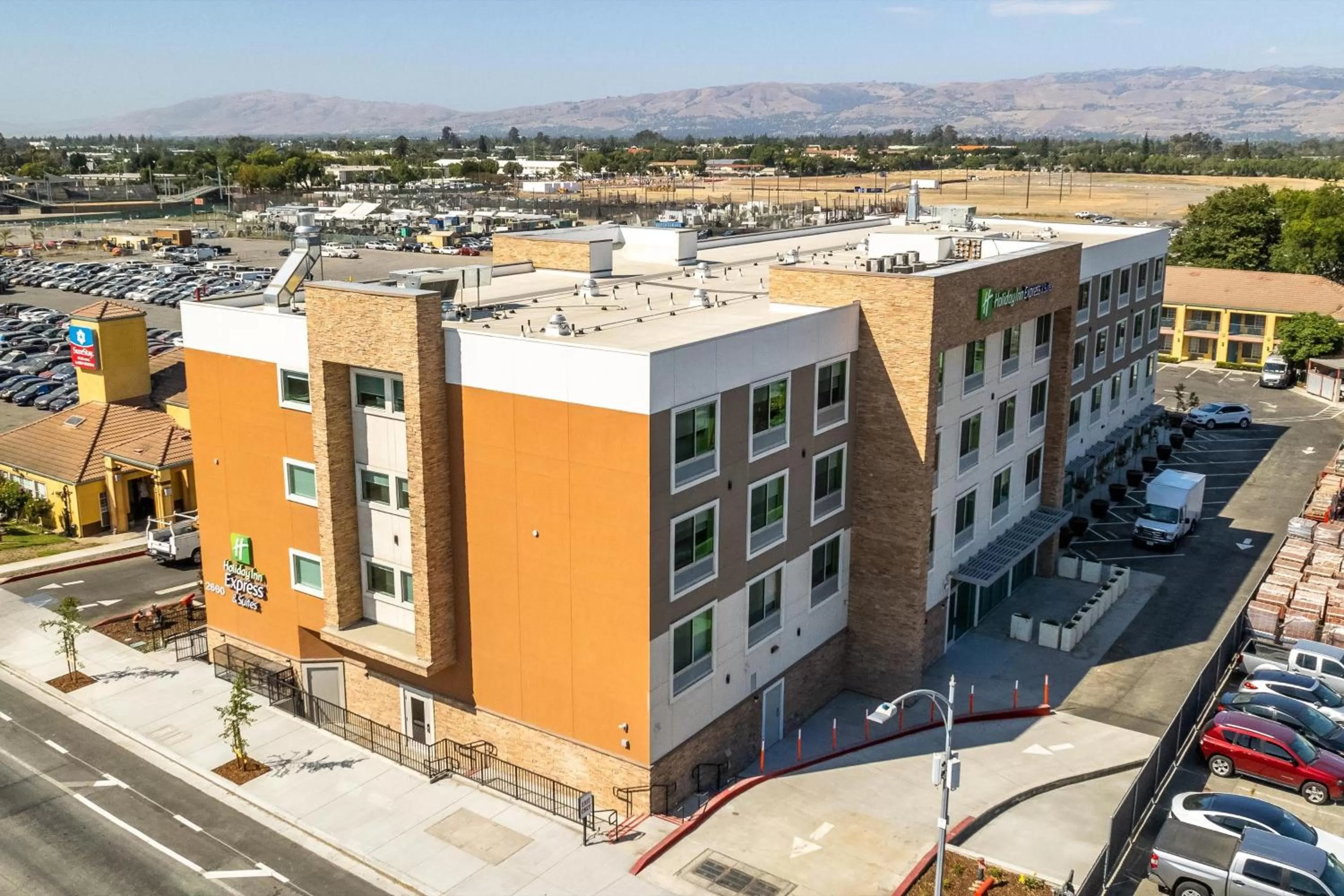 Property building in Holiday Inn Express & Suites - San Jose Silicon Valley by IHG
