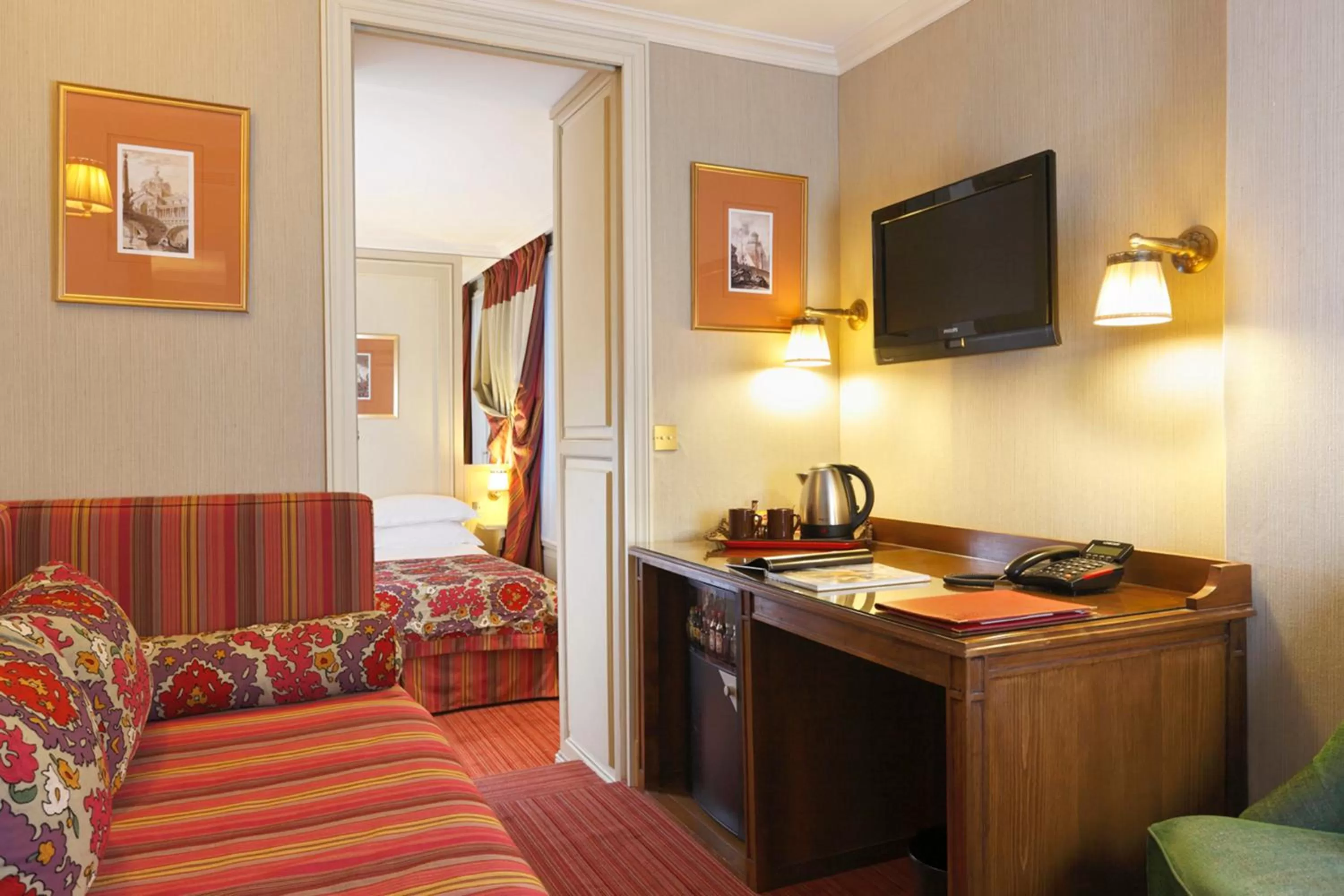 Coffee/tea facilities in Au Manoir Saint Germain