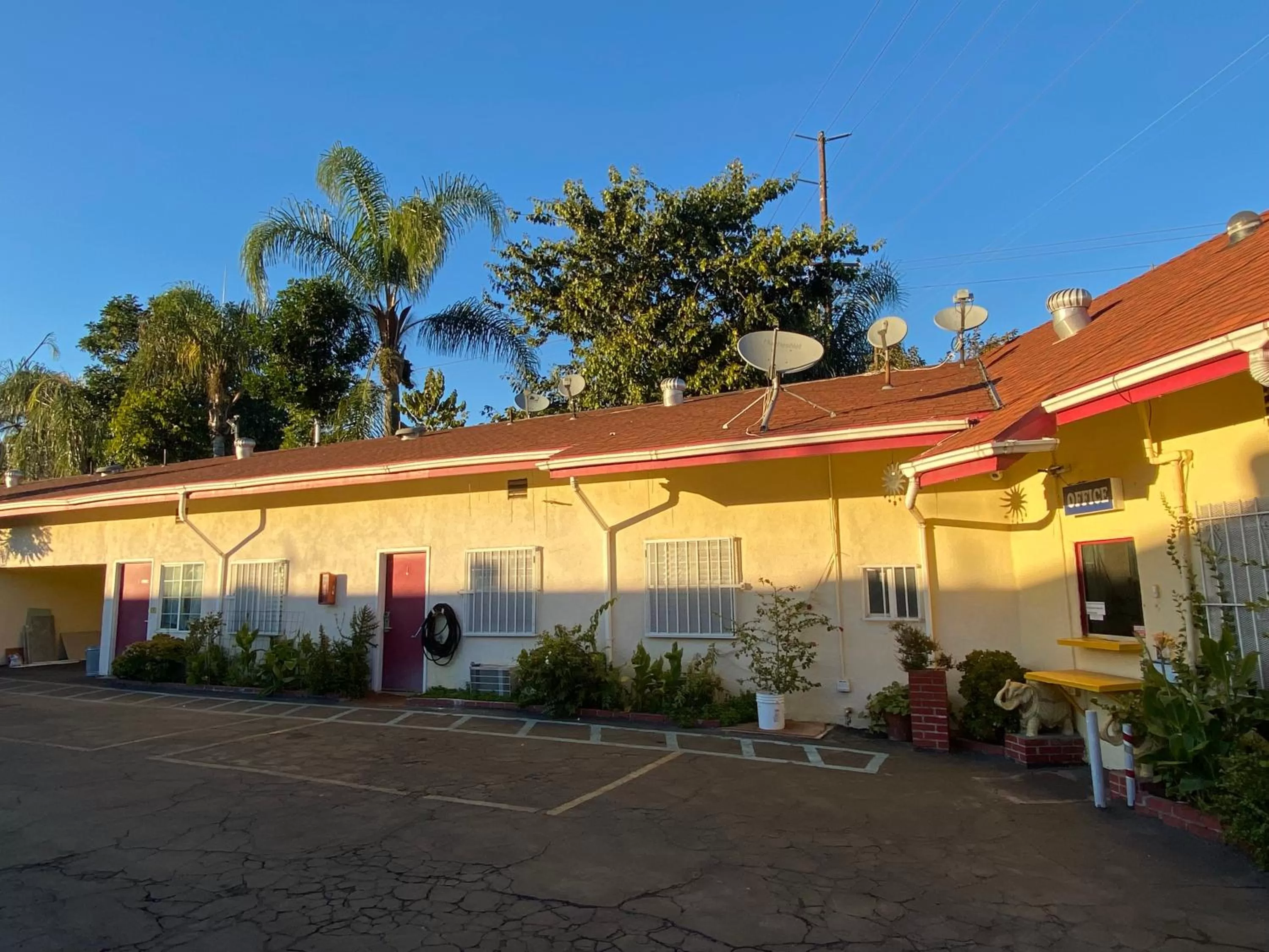 Property building in Sands Inn