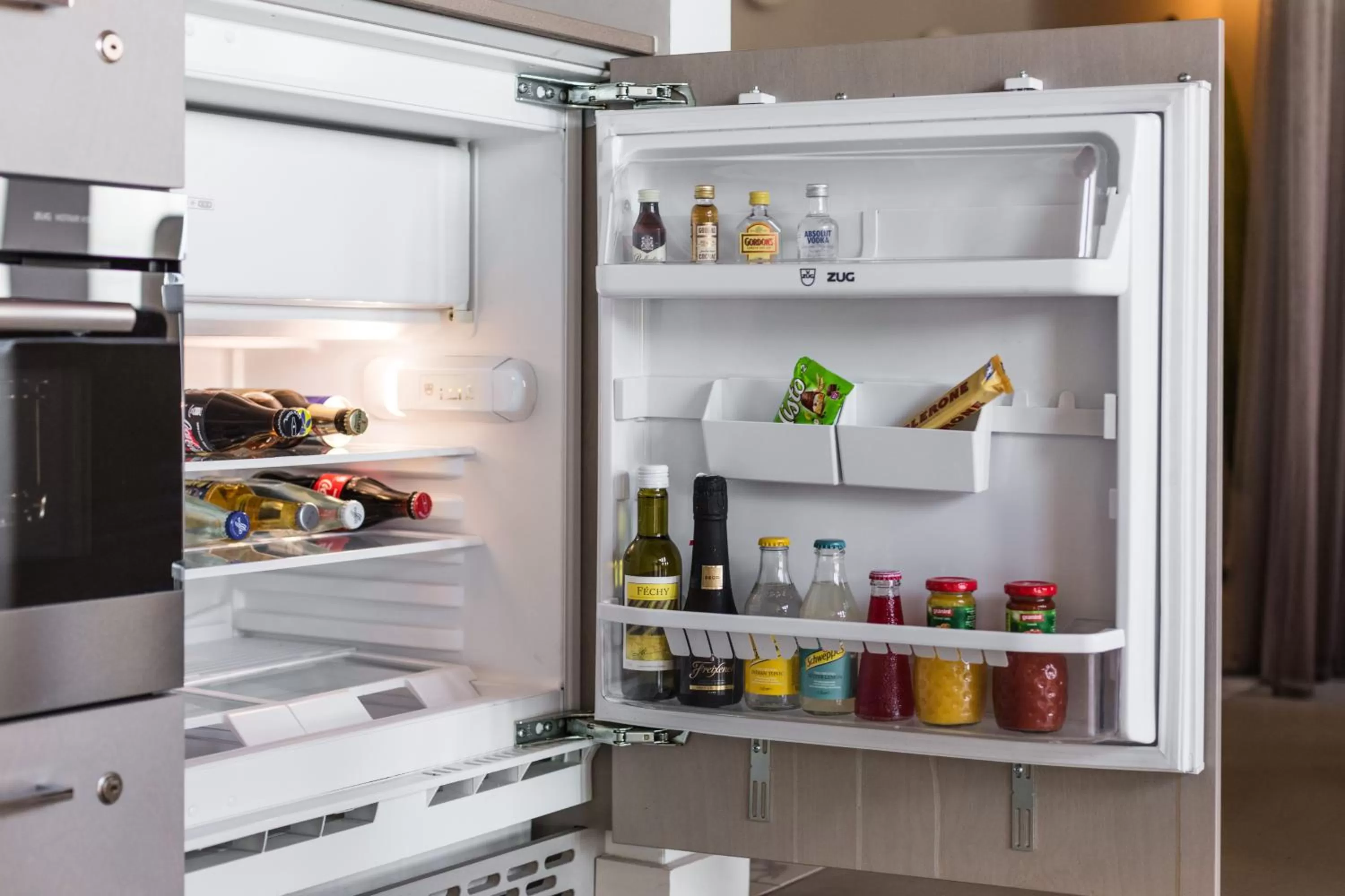 Coffee/tea facilities in EMA House Hotel Suites