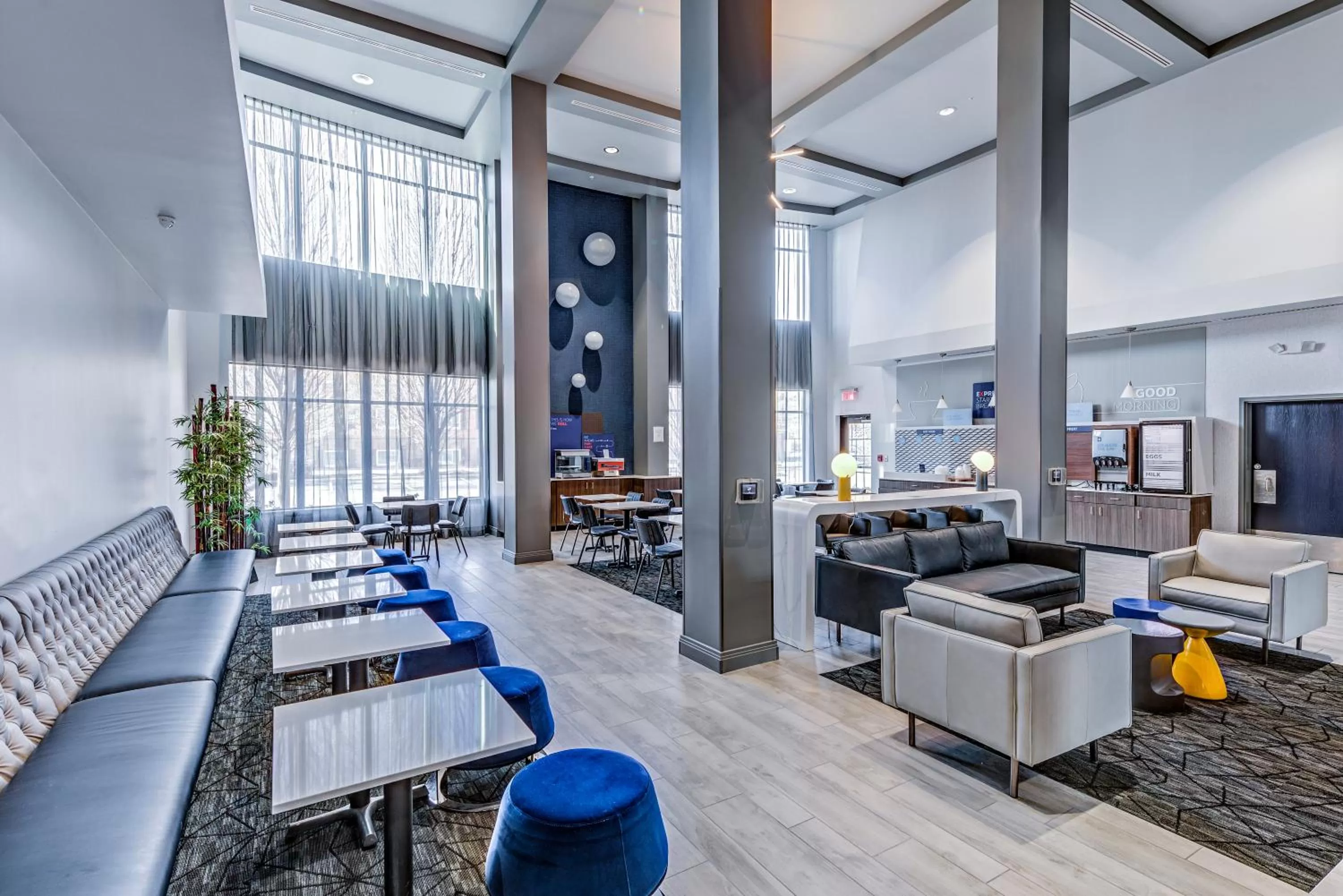 Communal lounge/ TV room in Holiday Inn Express Hotel & Suites Ohio State University- OSU Medical Center by IHG