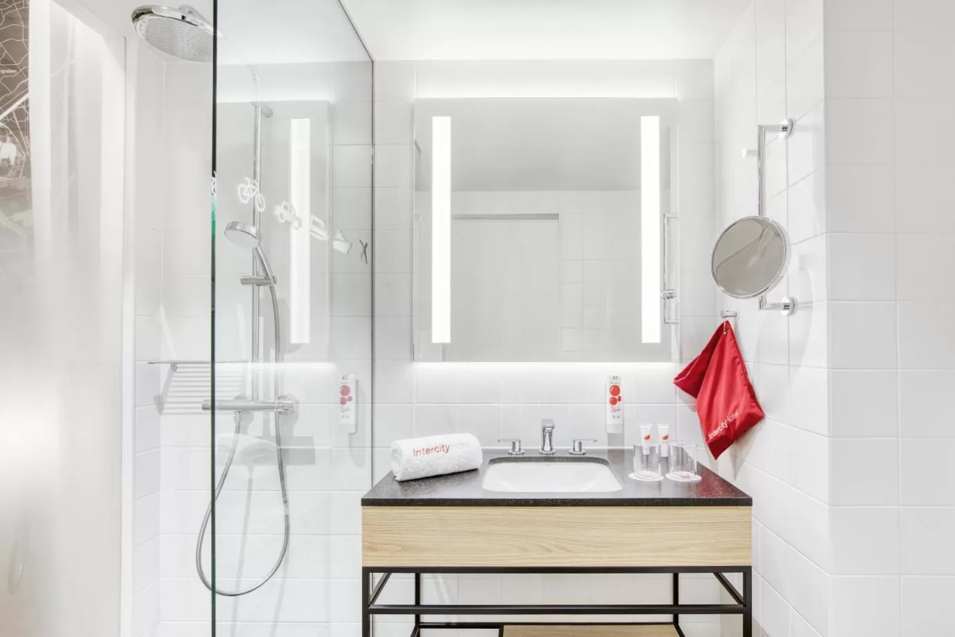 Shower in IntercityHotel Saarbrücken