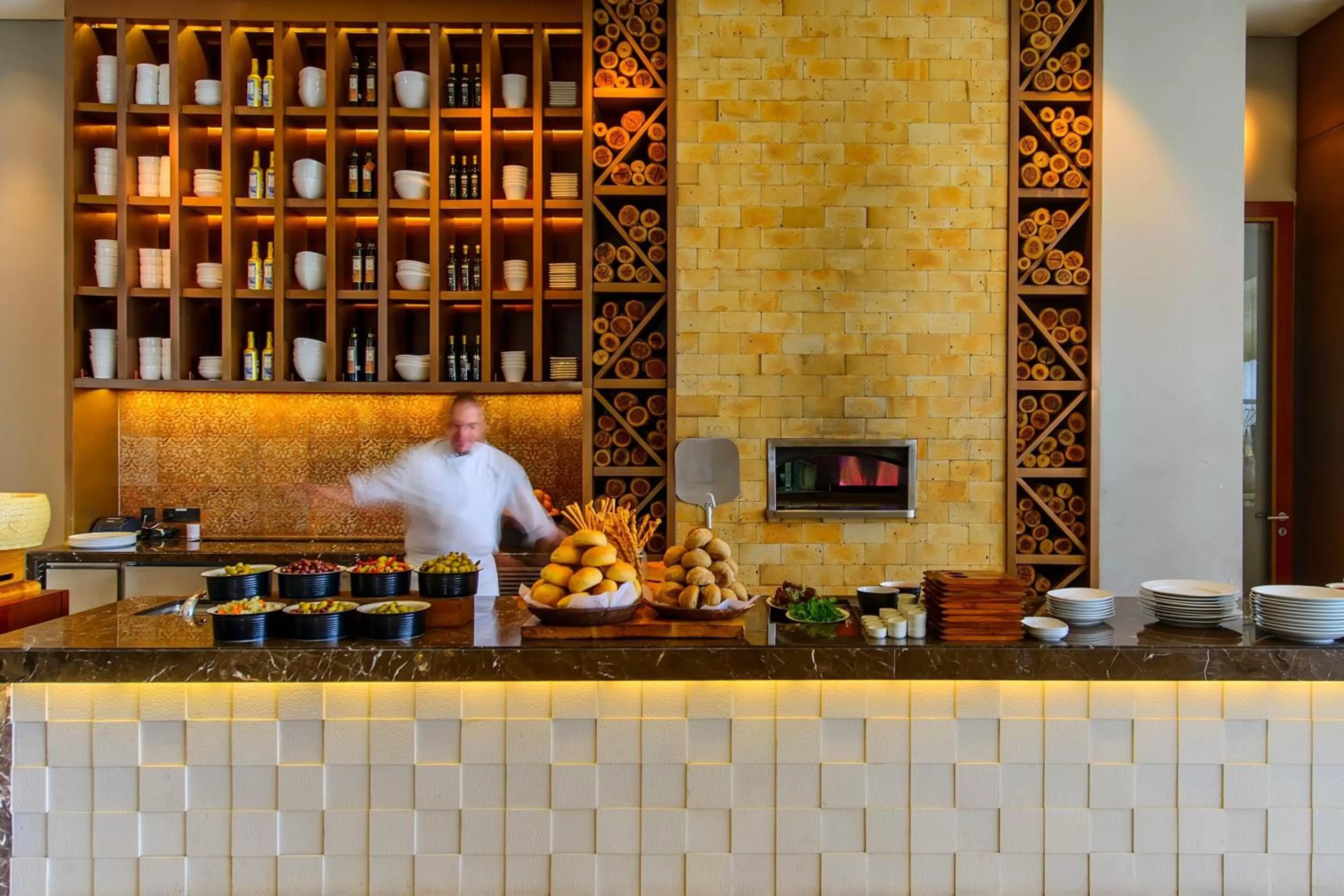 Restaurant/places to eat in JW Marriott Pune