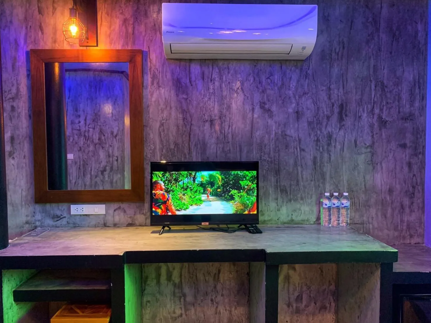 TV and multimedia in Mangrove House Lanta Old Town