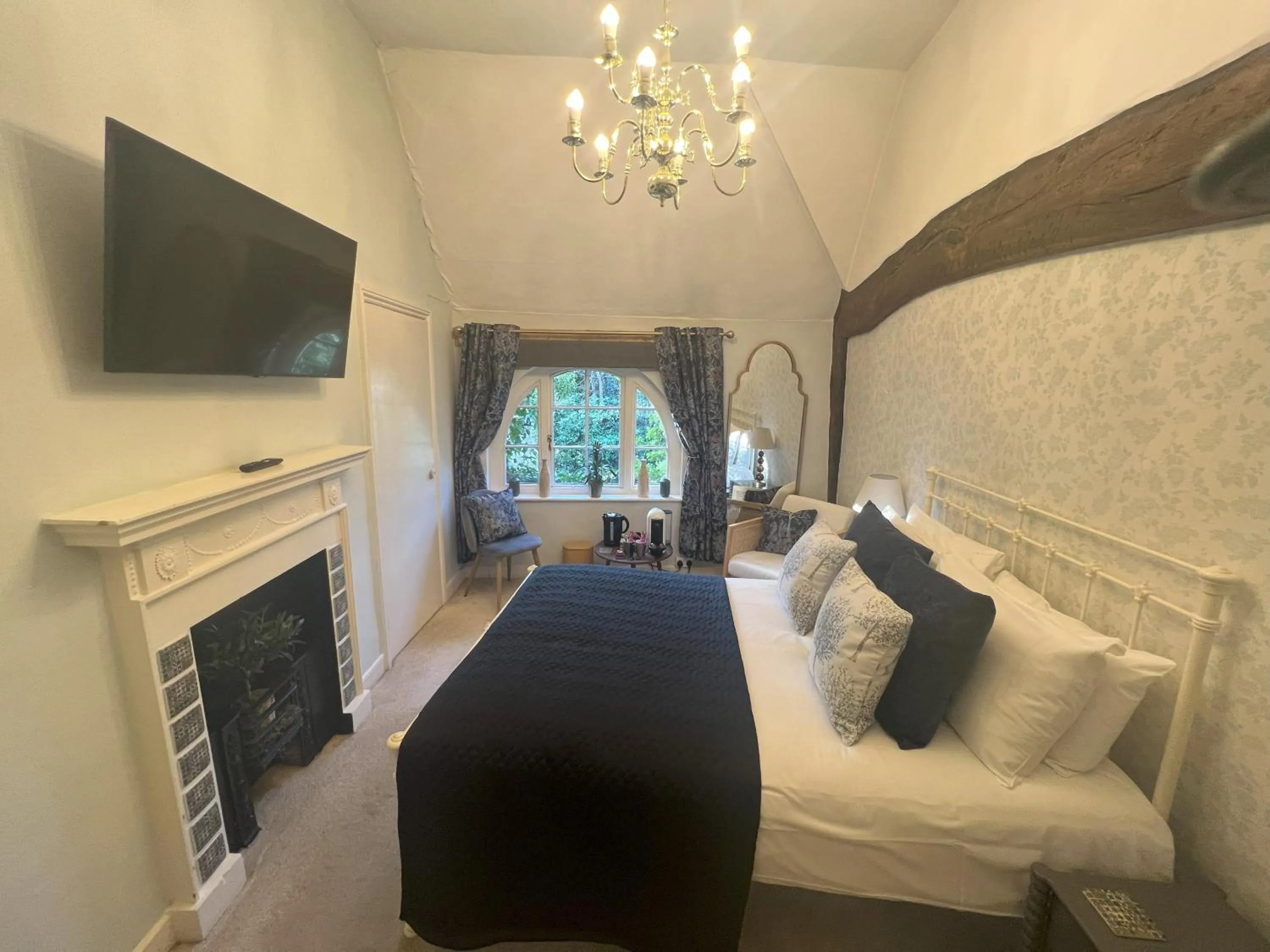 Bed in Old Rectory House, Redditch