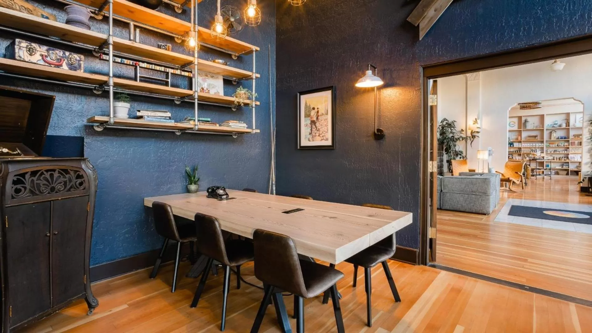 Restaurant/places to eat in SCP Redmond Hotel