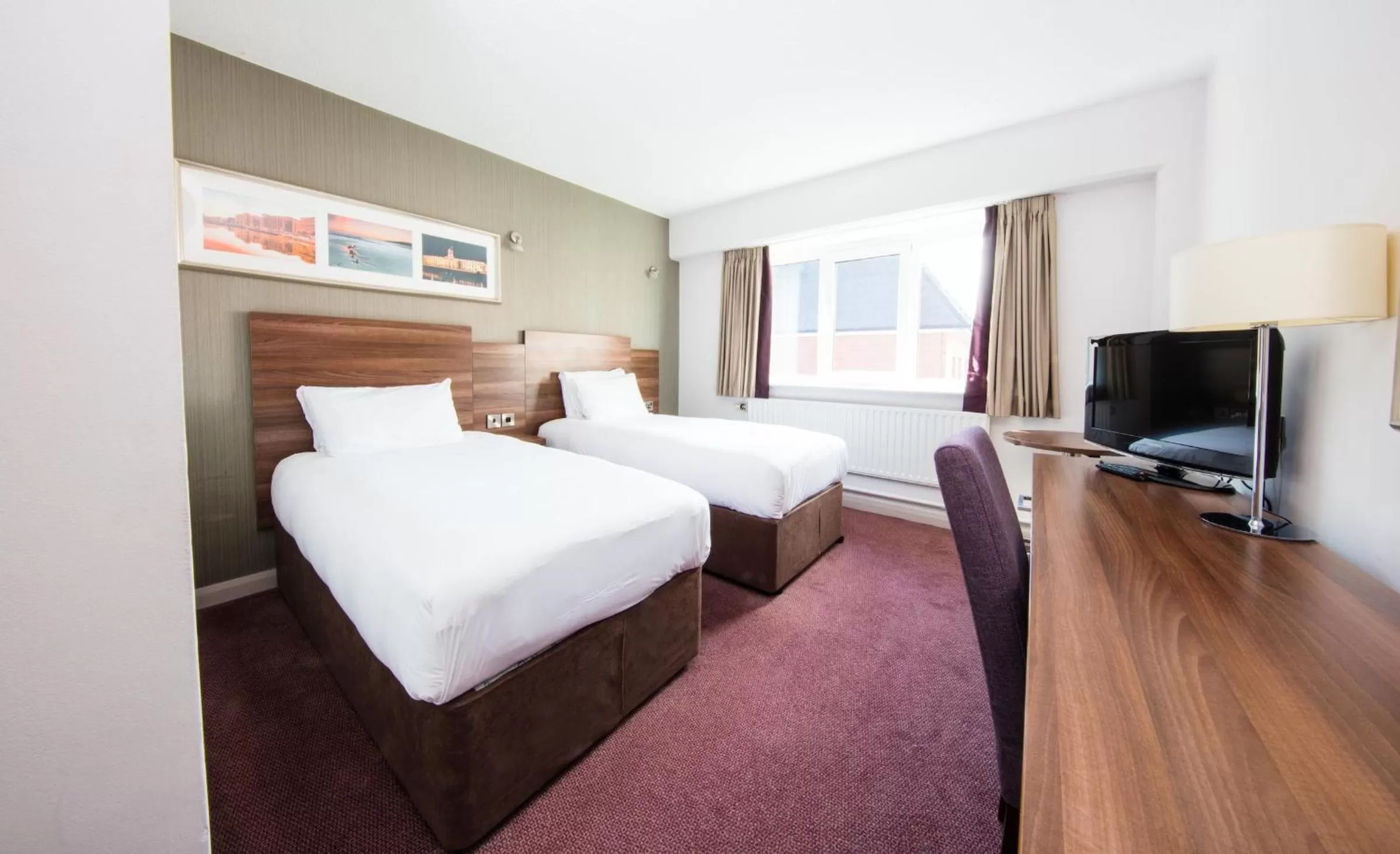 Photo of the whole room, Bed in Leonardo Hotel Cork