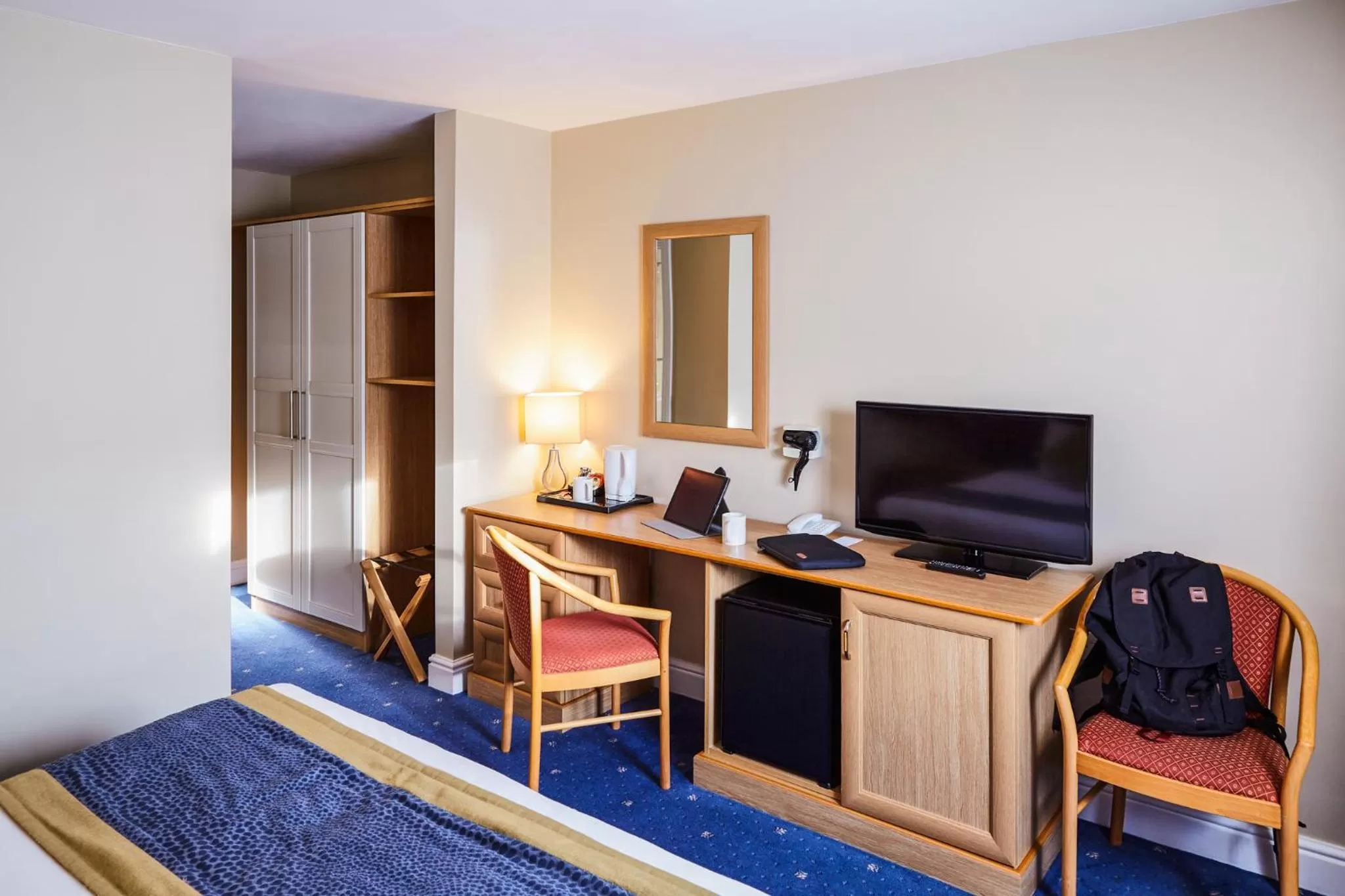 Bed in Mercure Newbury West Grange Hotel