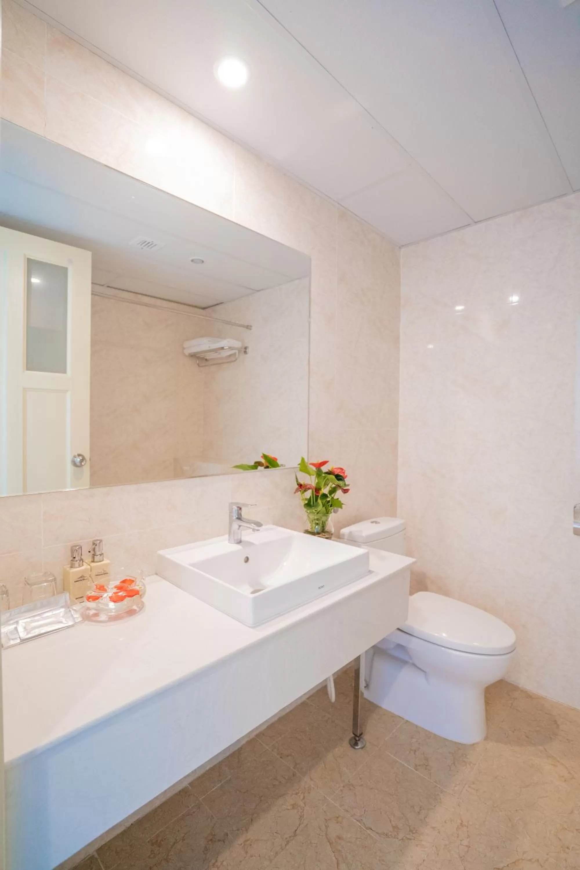 Bathroom in Annata Beach Hotel