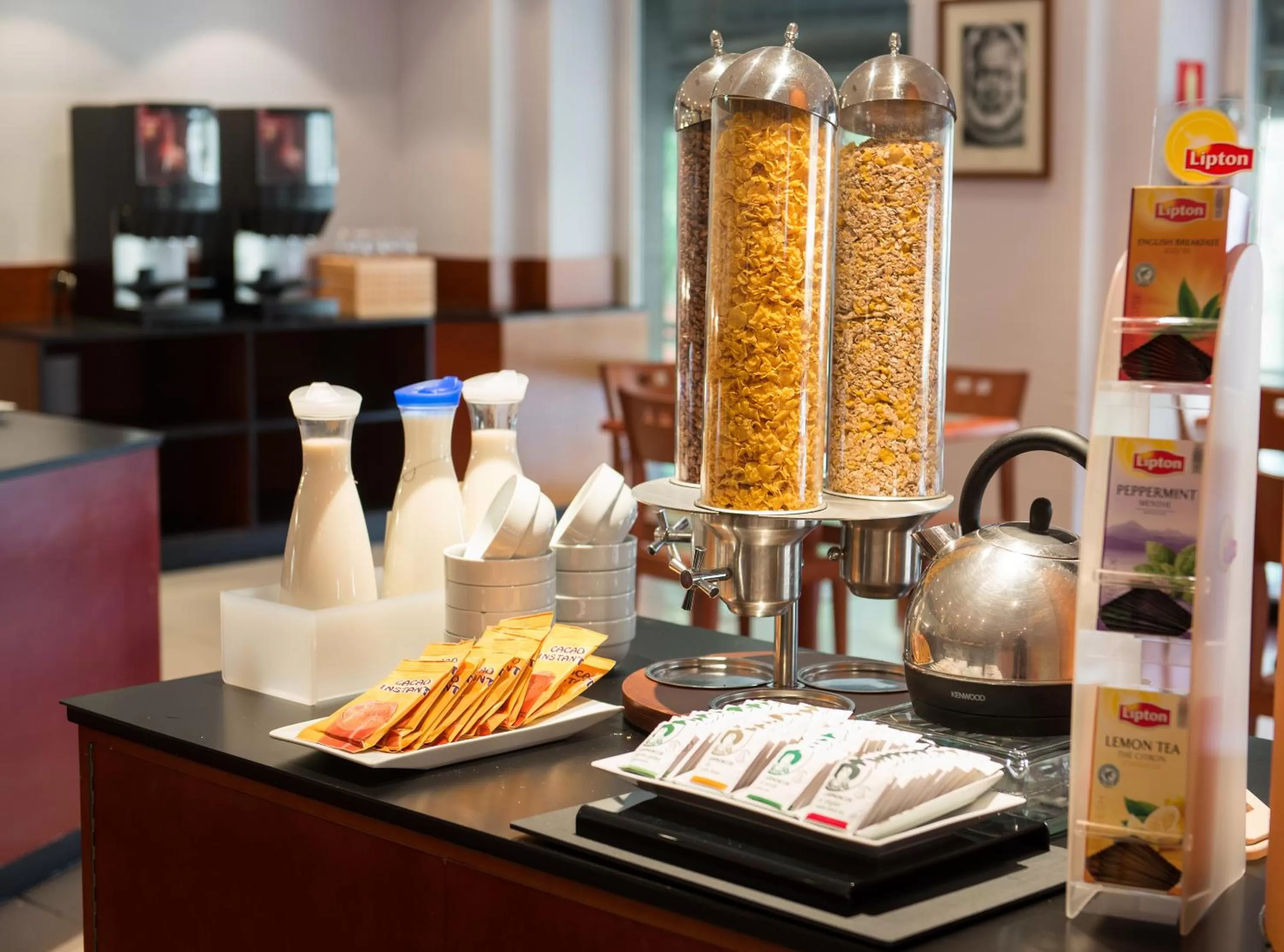 Food and drinks in Hotel Madrid Gran Via 25, Affiliated by Meliá