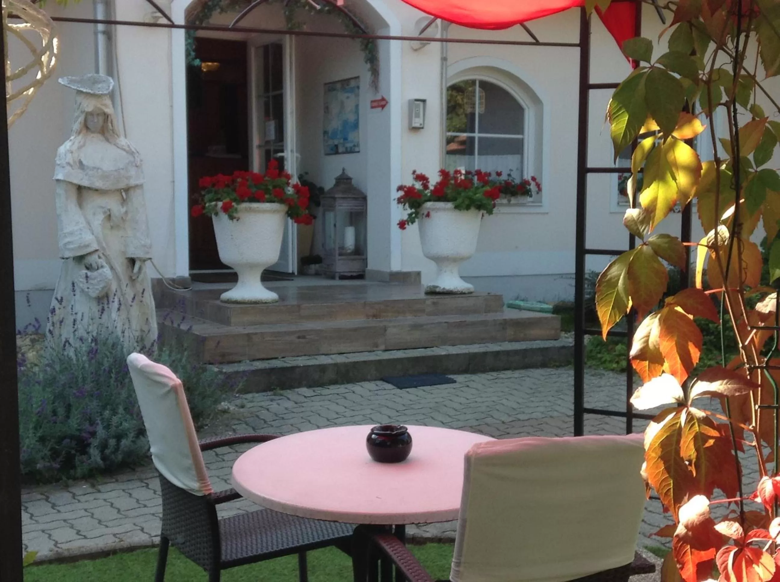 Facade/entrance in Hotel Zsida