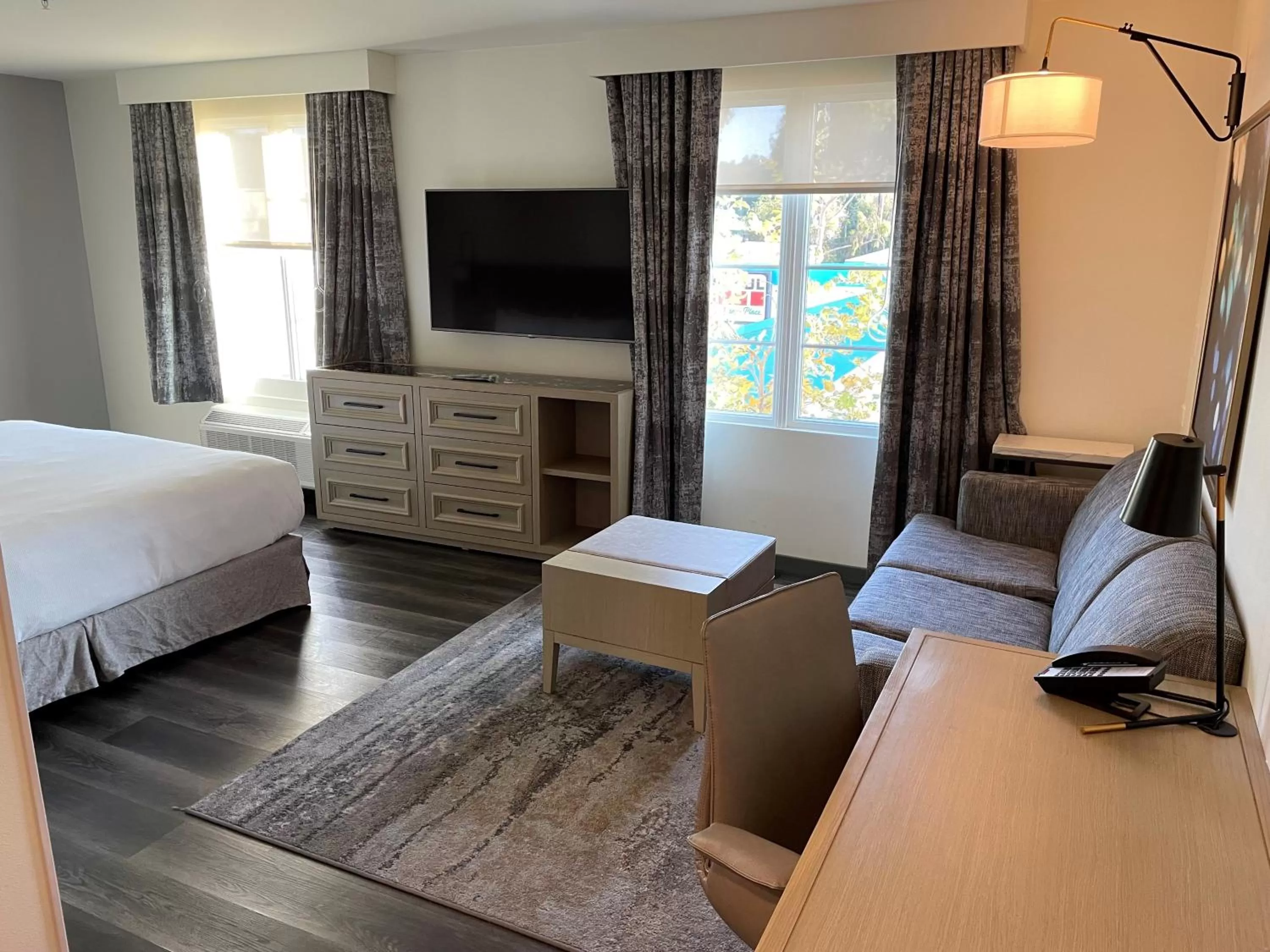 TV and multimedia, Bed in Hyatt Place Santa Barbara