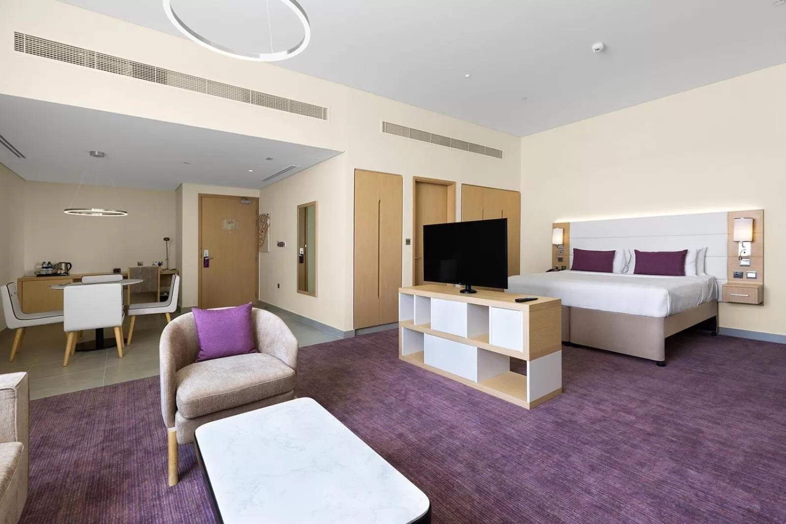 Seating area, Bed in Premier Inn Dubai Ibn Battuta Mall