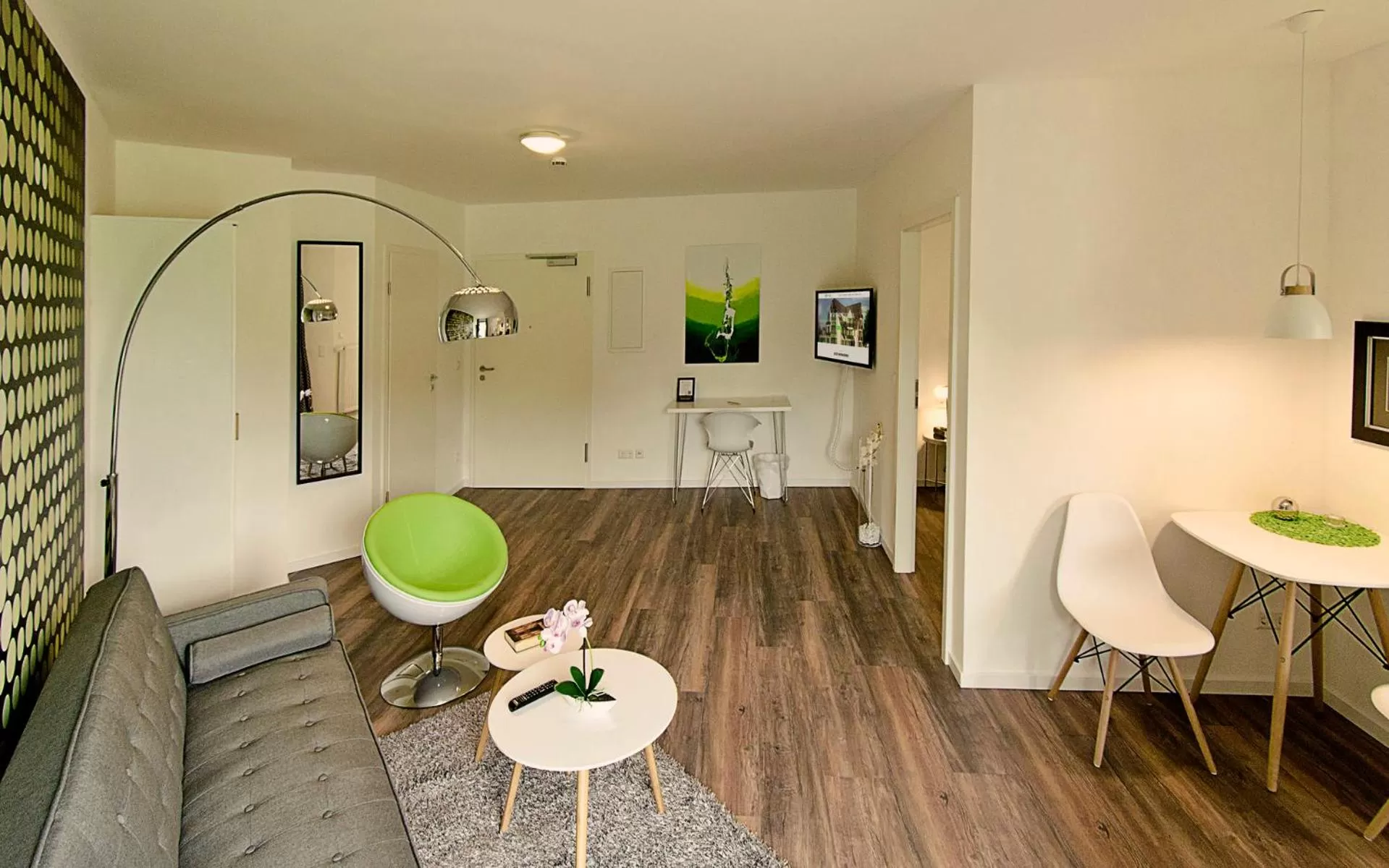 Deluxe One-Bedroom Apartment with Balcony or Terrace  in Eco Smart Apartments Nürnberg Süd