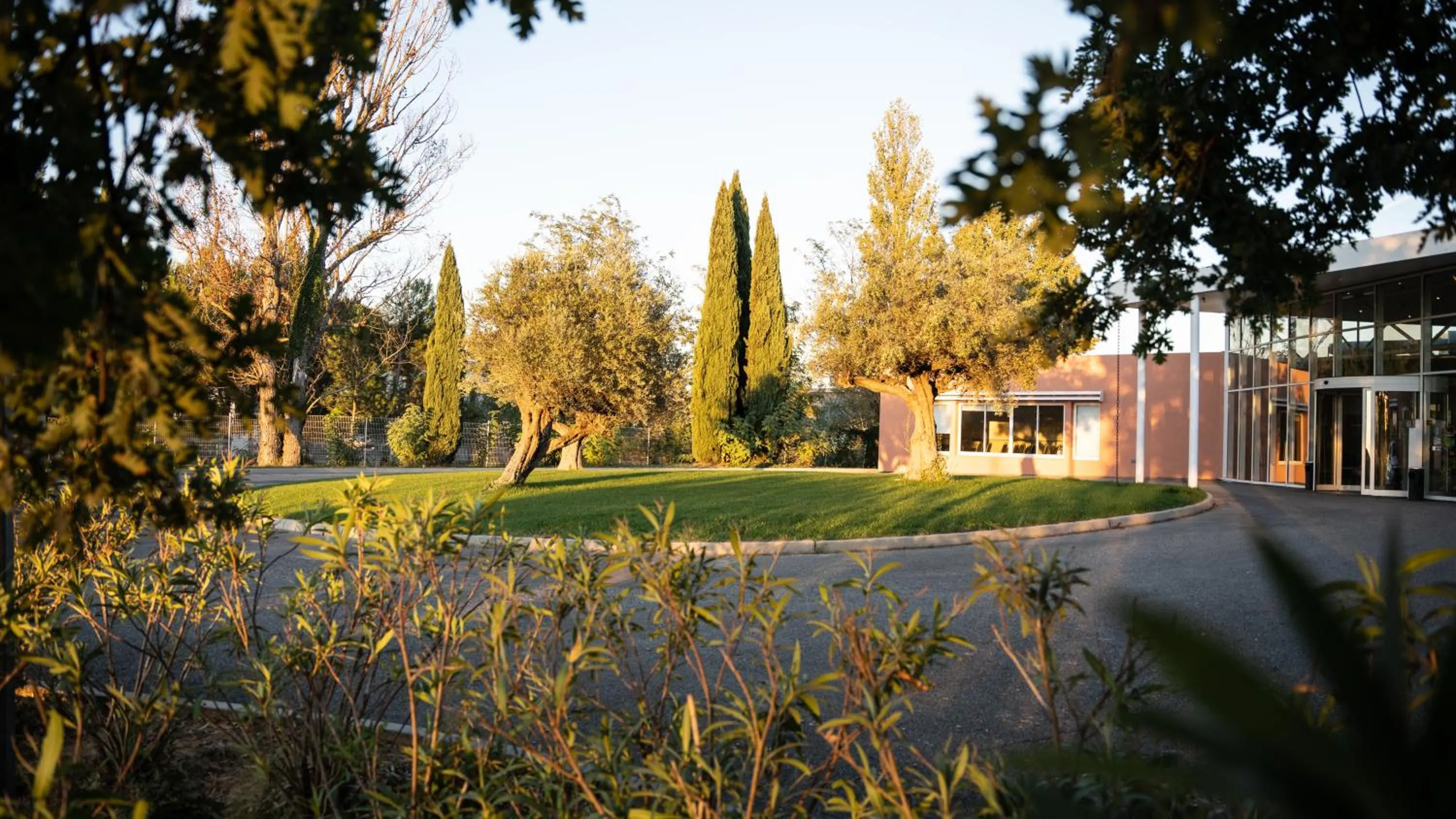 Property building in Hôtel Mount Venturi - Aix-En-Provence Sainte-Victoire - Bar & Restaurant & Padel