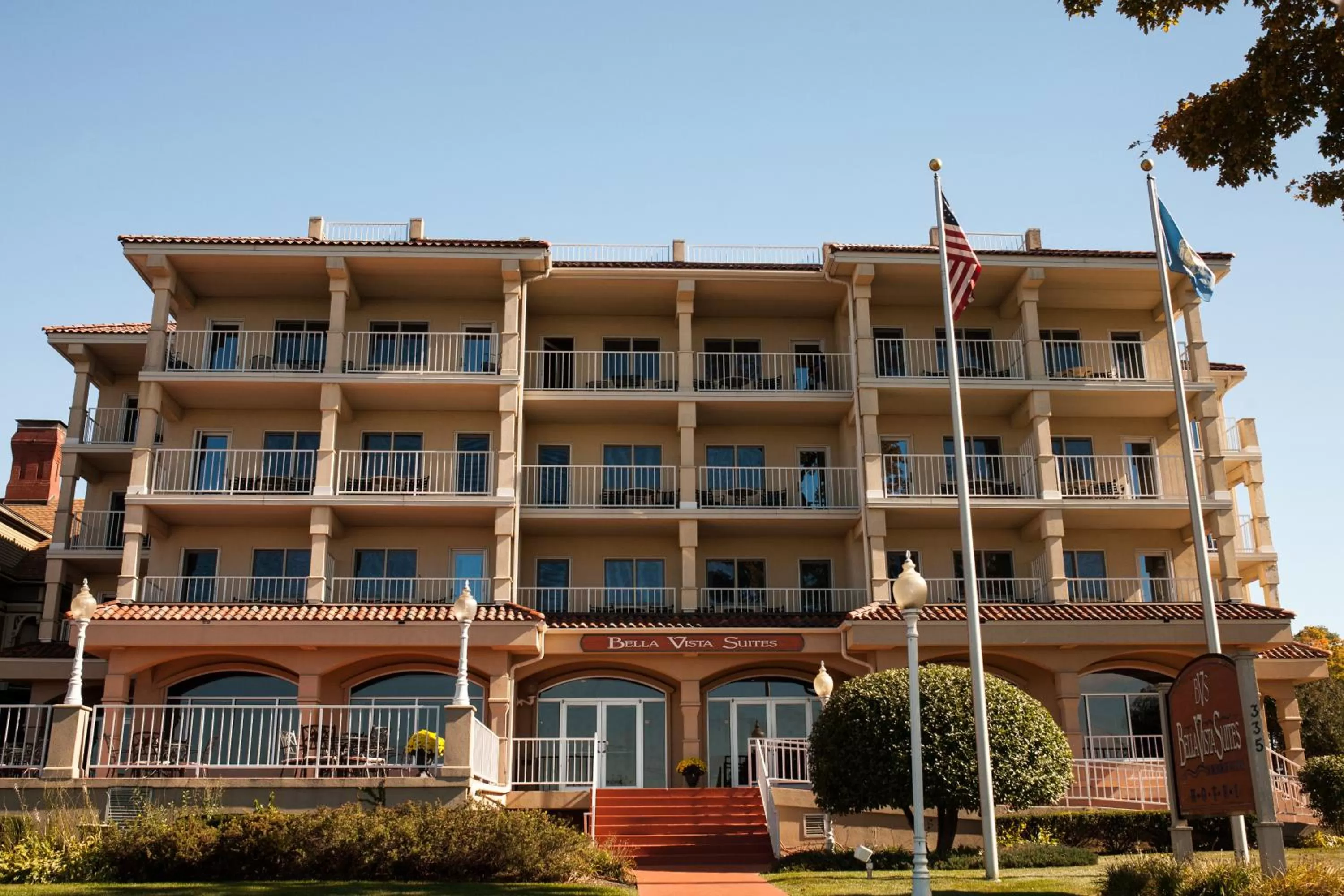 Facade/entrance in Bella Vista Suites Lake Geneva